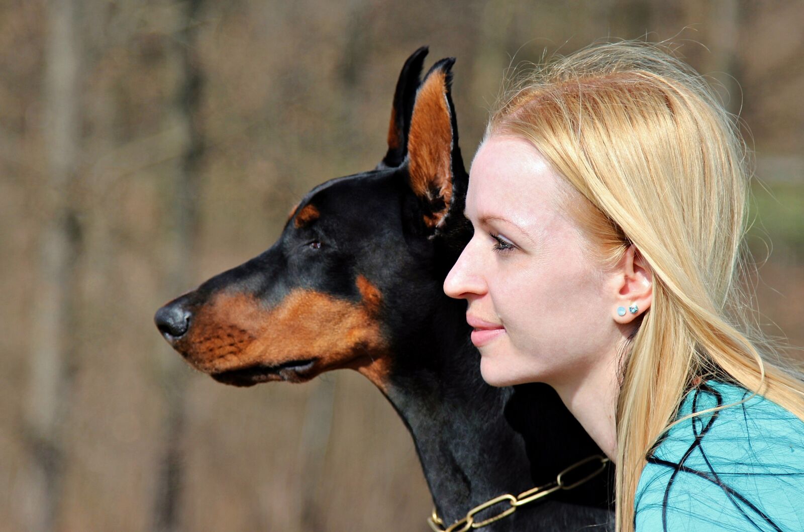 Canon EOS 600D (Rebel EOS T3i / EOS Kiss X5) + Canon EF 24-105mm F4L IS USM sample photo. Doberman, dog, blonde woman photography