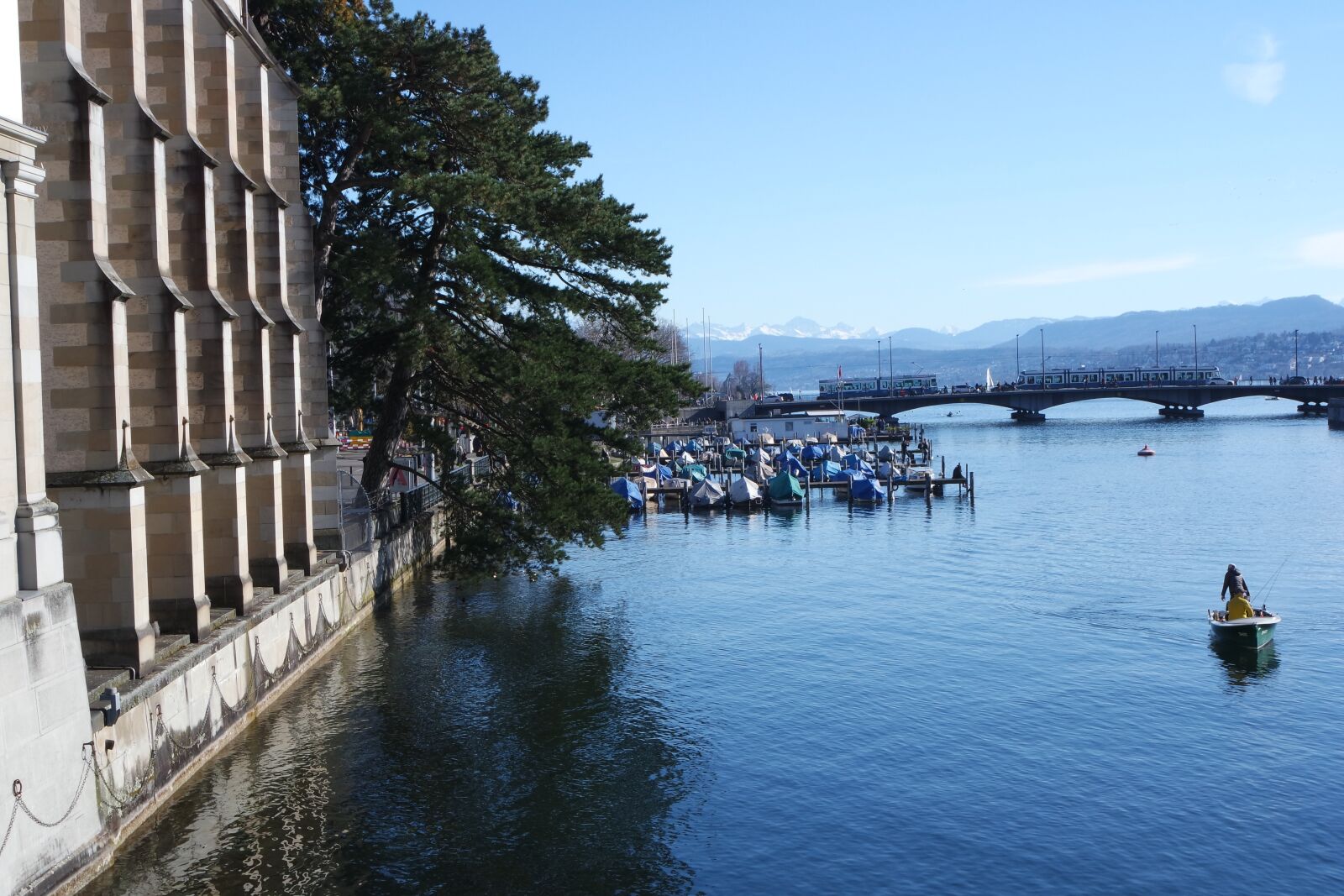 Samsung NX 16-50mm F3.5-5.6 Power Zoom ED OIS sample photo. Zurich, historic center, limmat photography