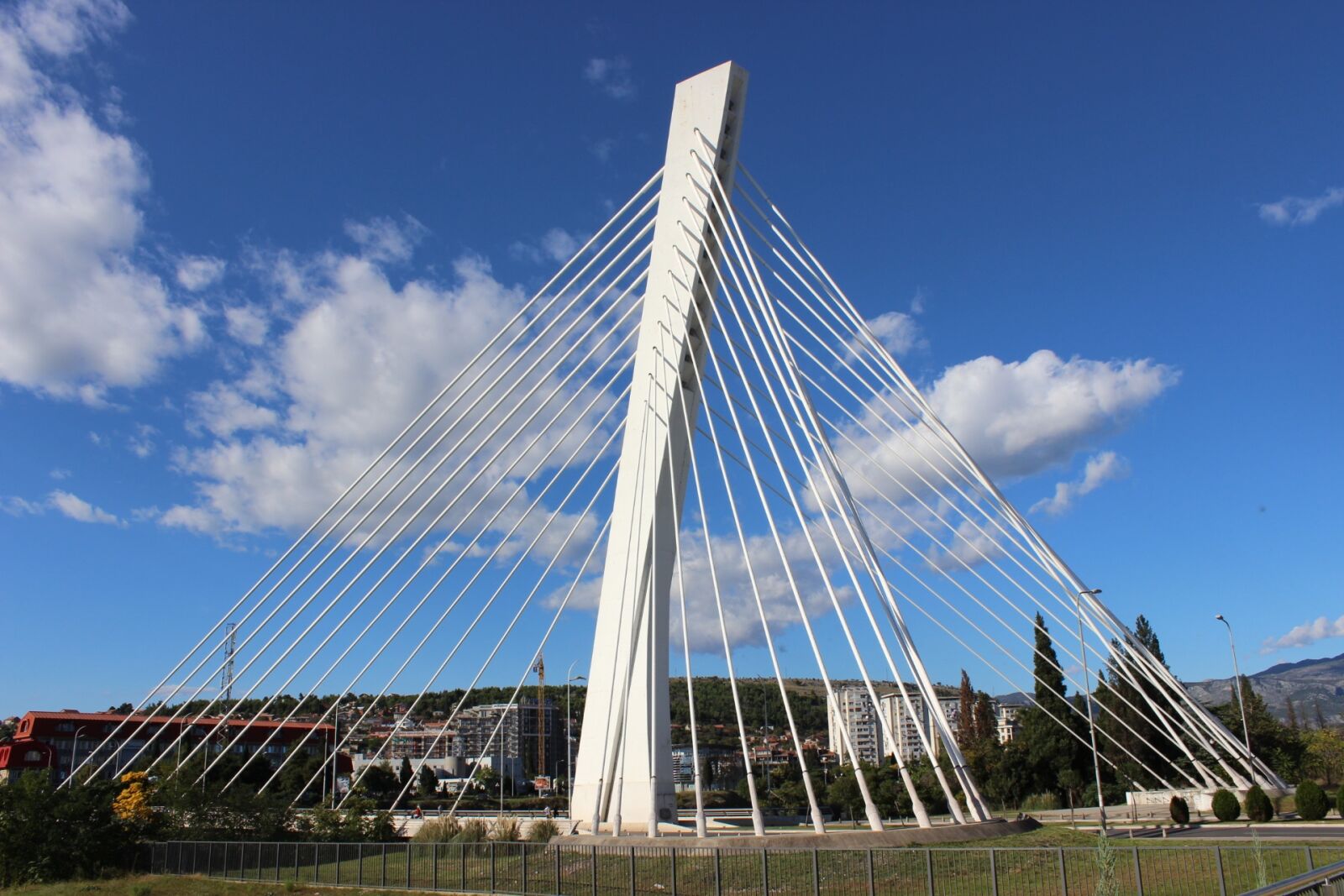 Canon EOS 600D (Rebel EOS T3i / EOS Kiss X5) sample photo. Bridge, architecture, cityscape photography