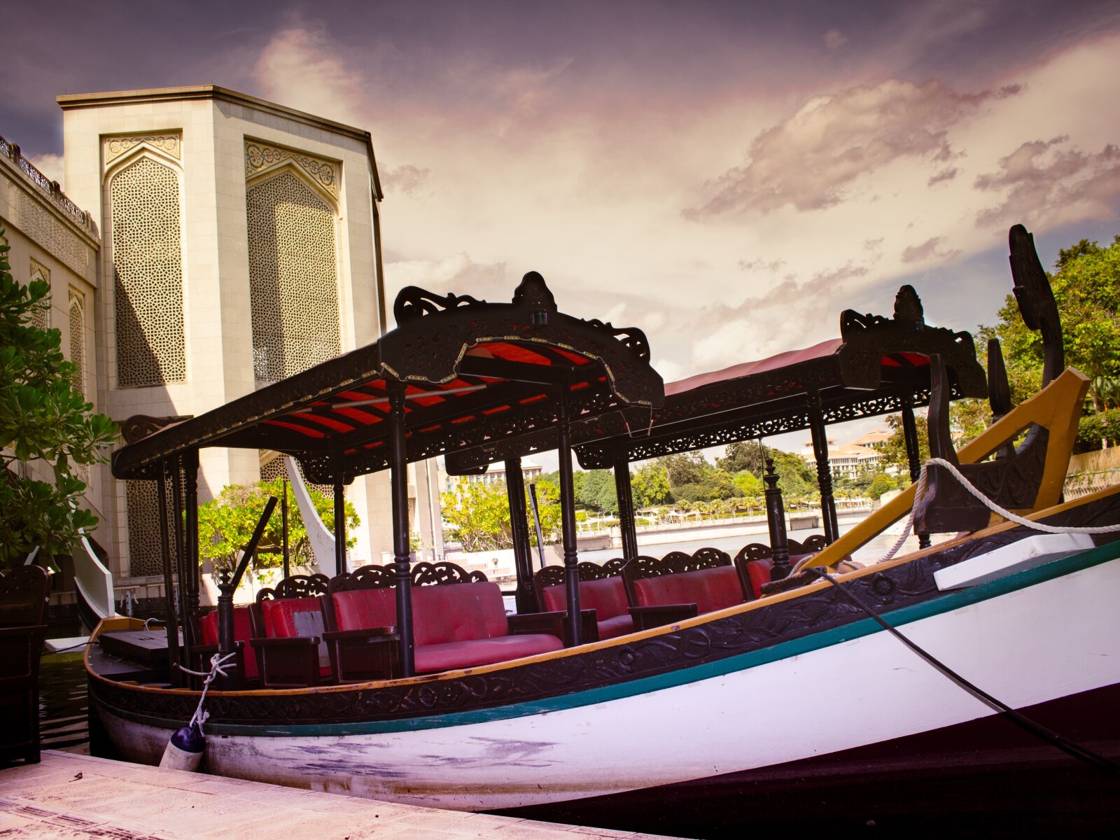 Canon EOS 700D (EOS Rebel T5i / EOS Kiss X7i) sample photo. Putrajaya, malaysia, boat photography