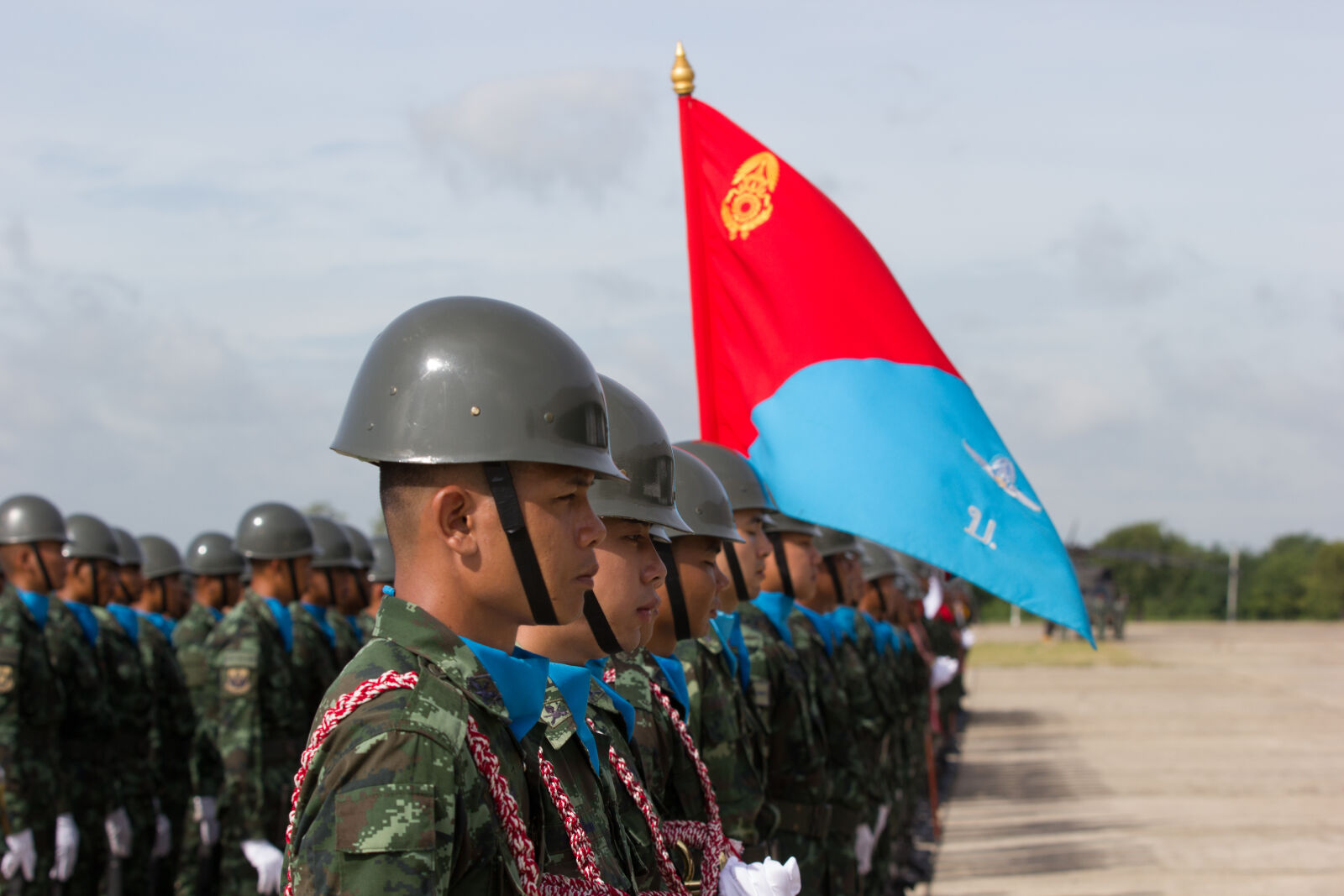 Canon EOS 550D (EOS Rebel T2i / EOS Kiss X4) sample photo. Military, parade photography