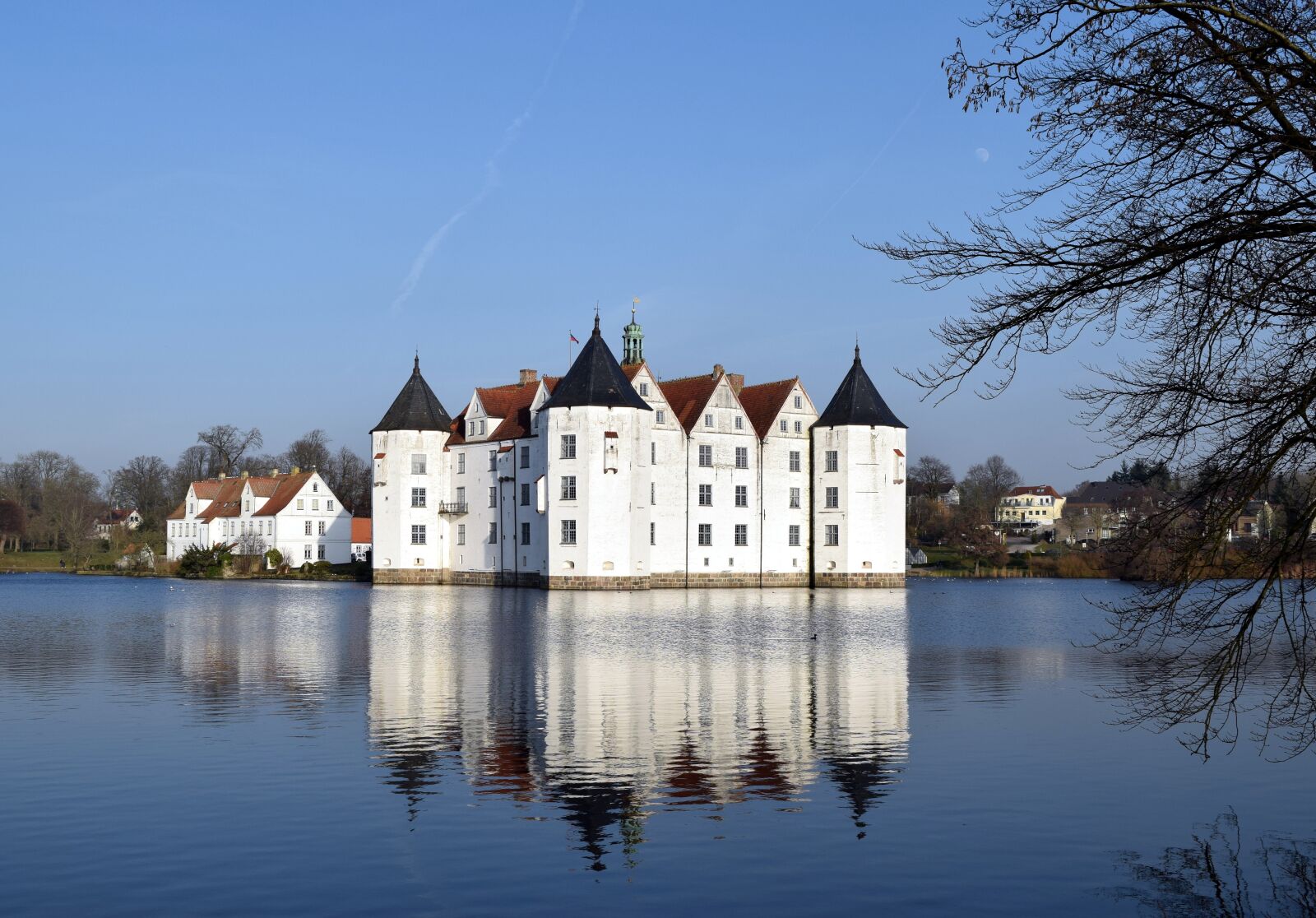Nikon D5300 sample photo. Moated castle, water, mirroring photography