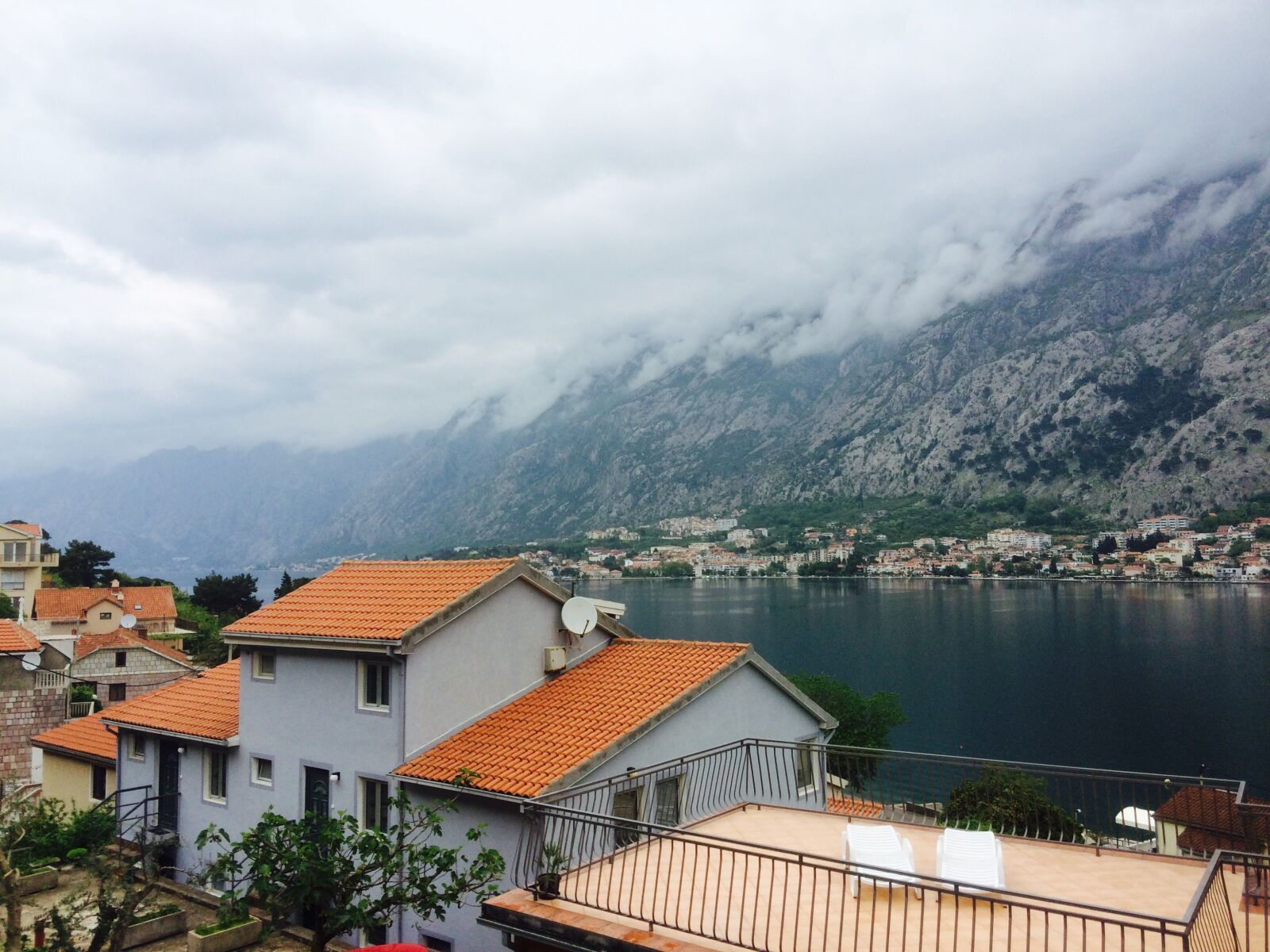 iPhone 5s back camera 4.15mm f/2.2 sample photo. Kotor, medieval, montenegro photography