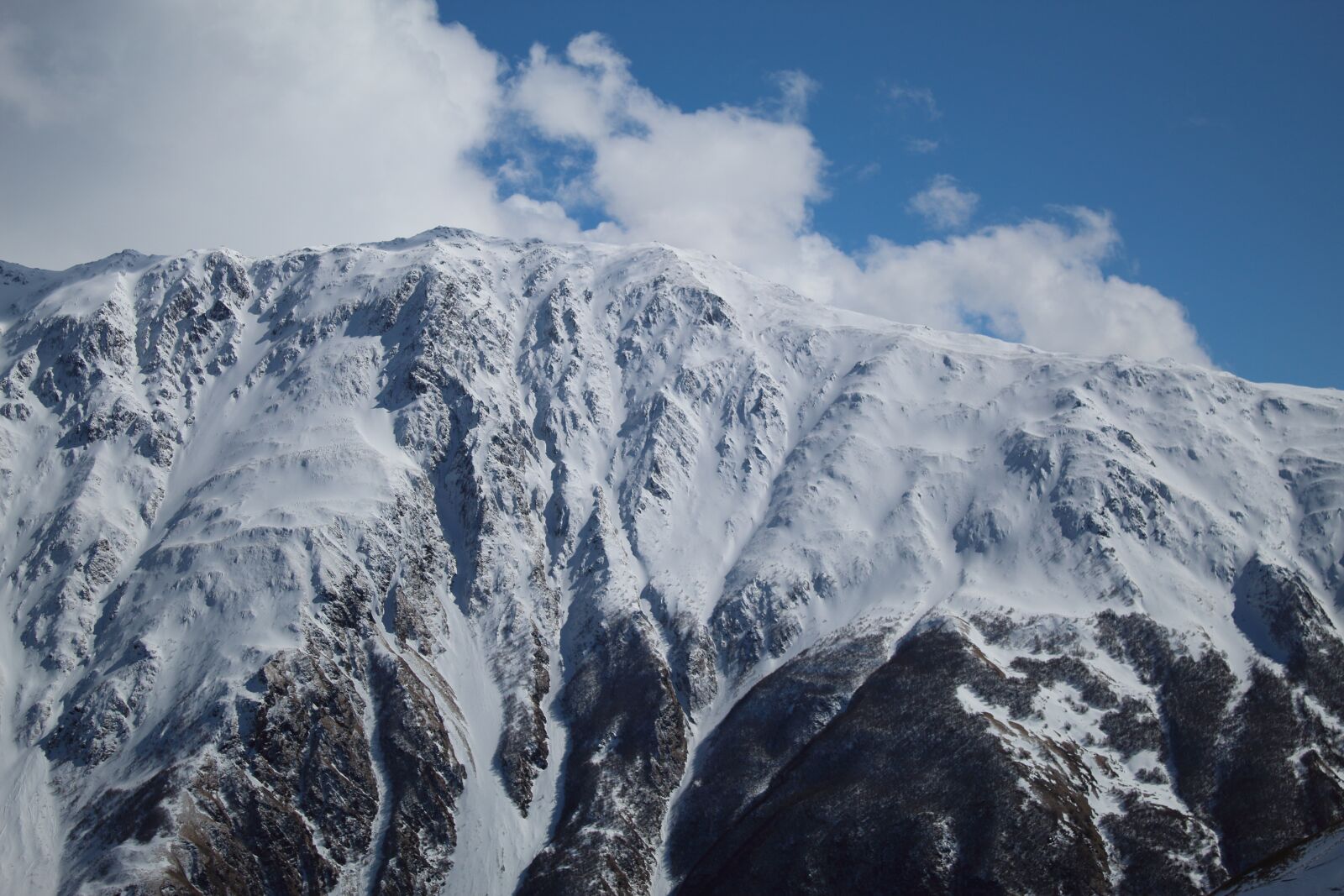 Canon EOS 1300D (EOS Rebel T6 / EOS Kiss X80) sample photo. Mountains, snow, sky photography