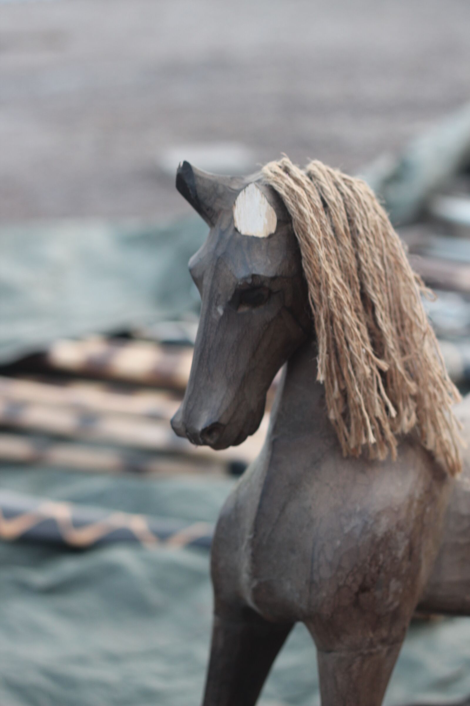 Canon EOS 600D (Rebel EOS T3i / EOS Kiss X5) + Canon EF 50mm F1.8 II sample photo. Horse, doll, flea market photography