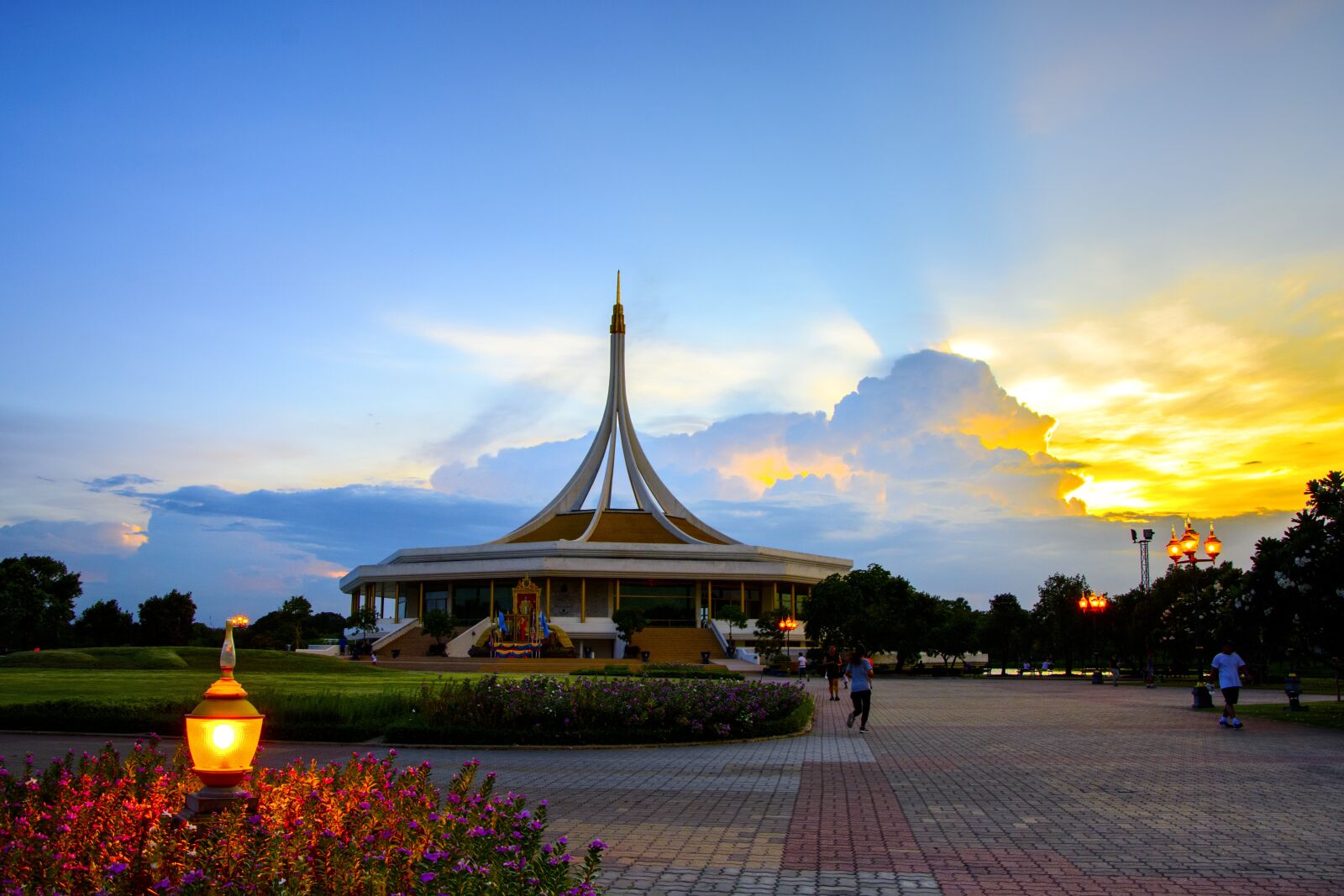 Nikon D7100 sample photo. The gardens peacefully, hall photography