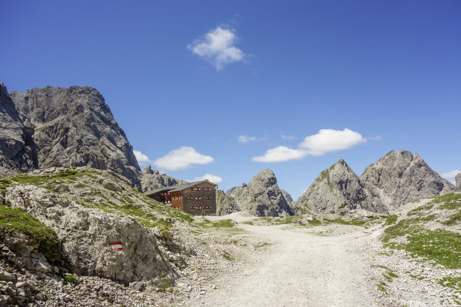 Sony Cyber-shot DSC-RX100 sample photo. Mountains, refuge, alpine photography