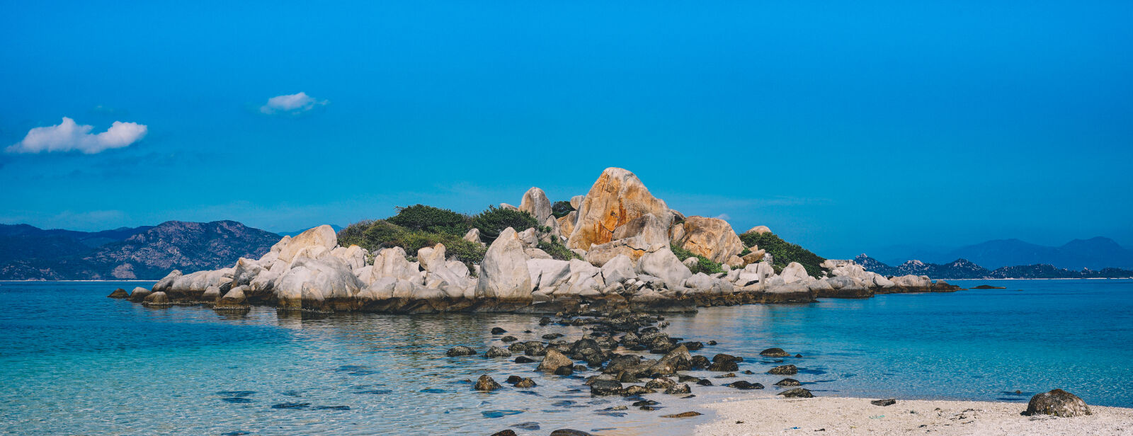 E 32mm F1.8 sample photo. Rocky, island, surrounded, by photography