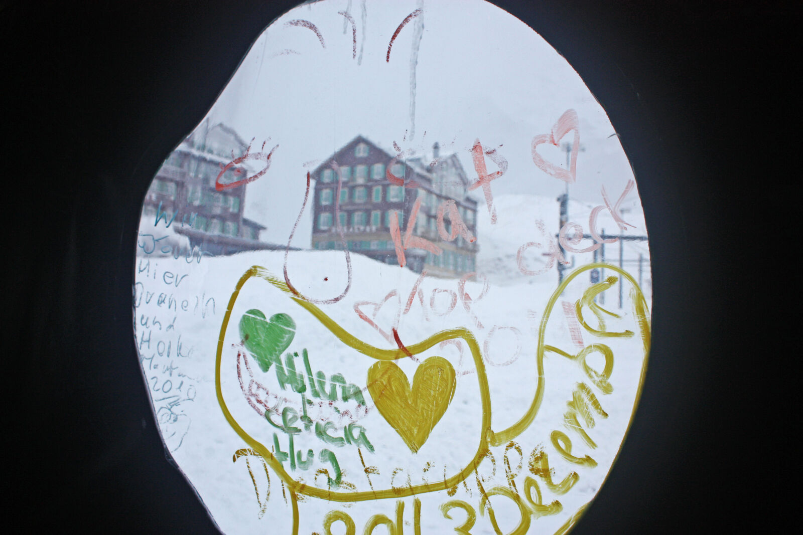 Canon EOS 450D (EOS Rebel XSi / EOS Kiss X2) sample photo. Building, cold, graffiti, heart photography