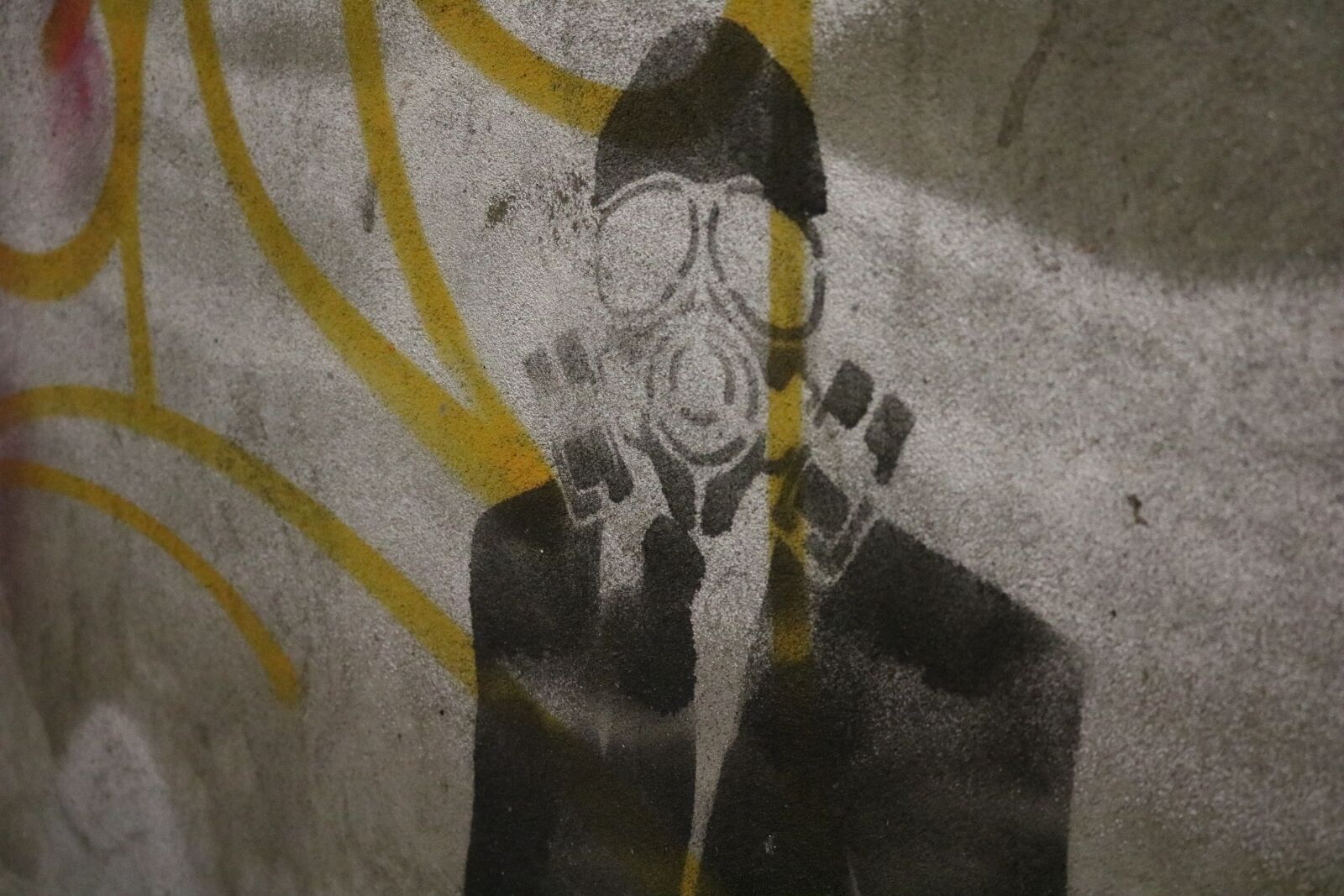 Canon EOS 750D (EOS Rebel T6i / EOS Kiss X8i) sample photo. Graffiti, human, black photography