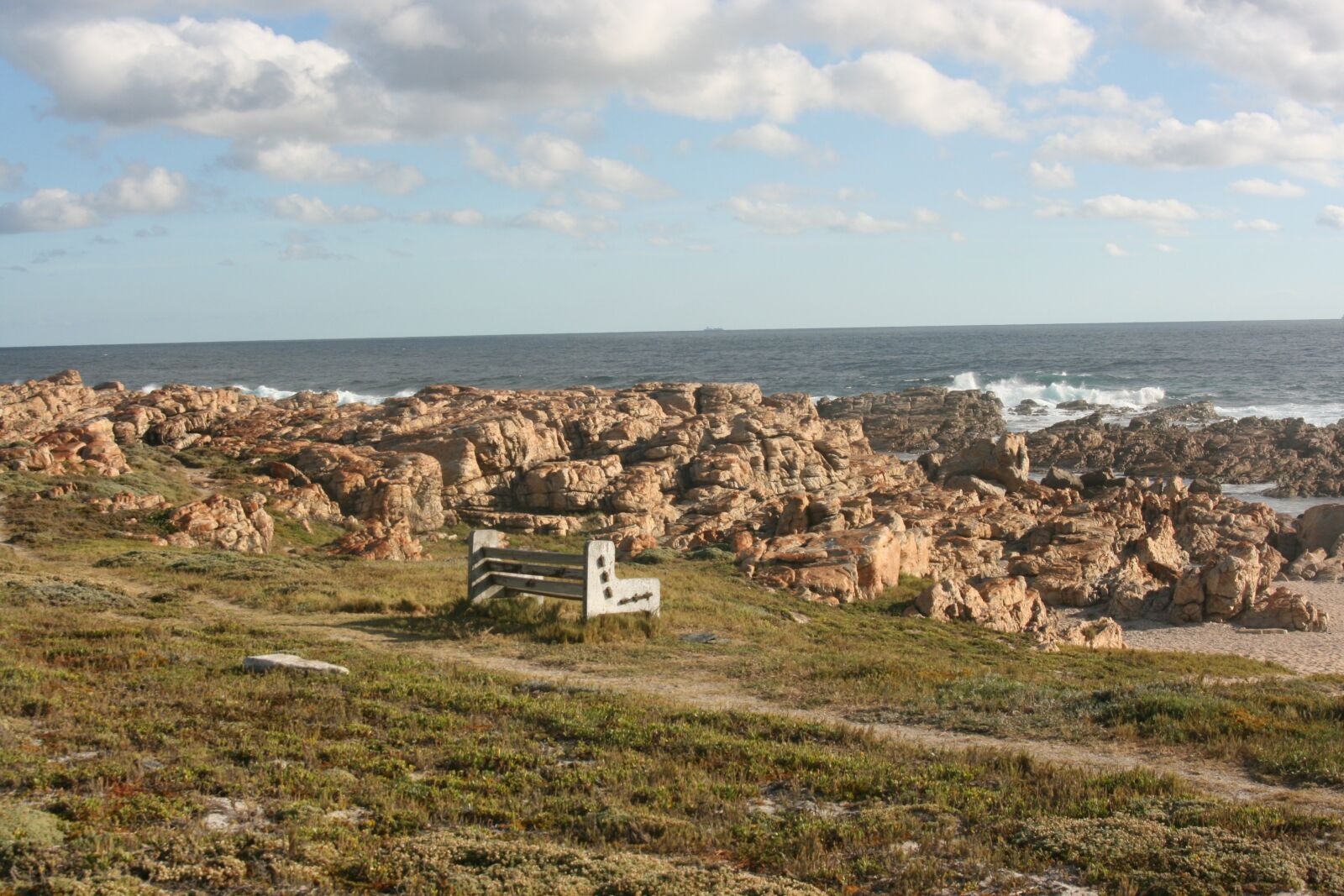Canon EOS 400D (EOS Digital Rebel XTi / EOS Kiss Digital X) sample photo. Sky, rocks, ocean photography