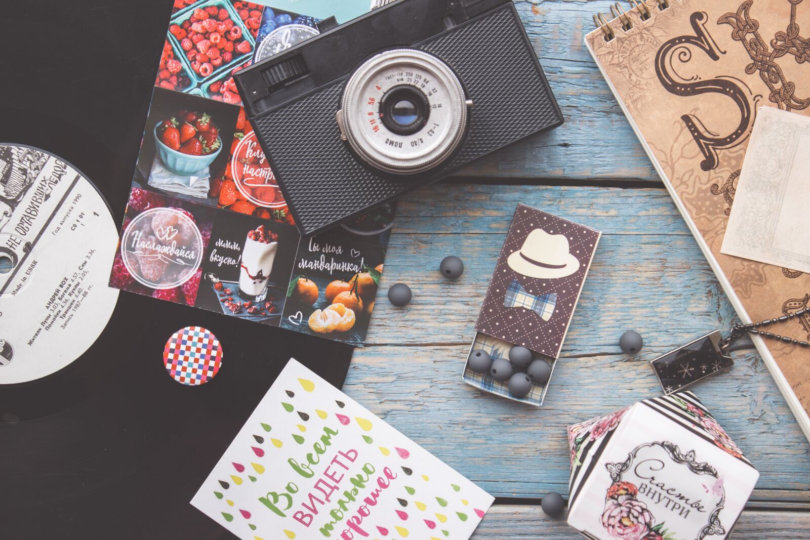 Canon EOS 600D (Rebel EOS T3i / EOS Kiss X5) sample photo. Flatlay, camera, blogger photography