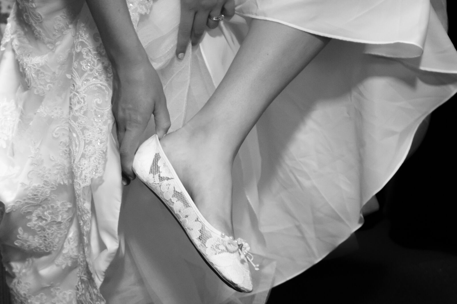 Canon EOS 70D sample photo. Wedding, shoe, bride photography