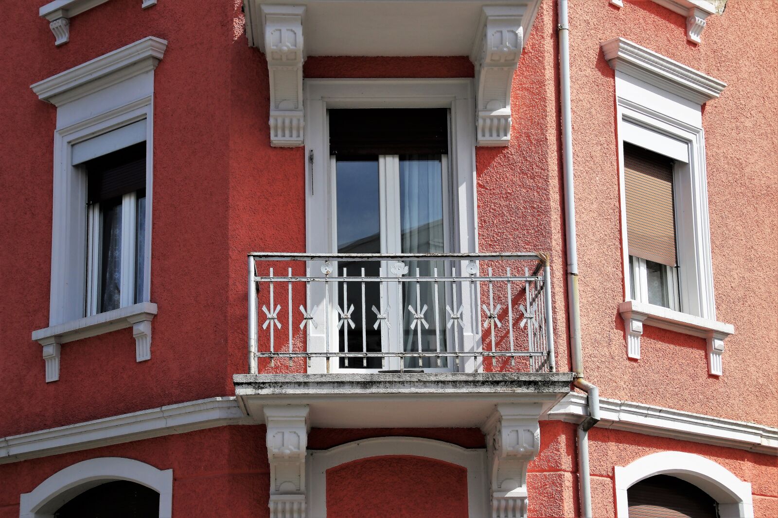 Canon EOS 80D sample photo. Architecture, house, window photography