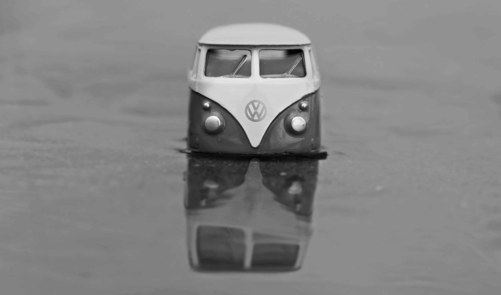 Canon EOS 100D (EOS Rebel SL1 / EOS Kiss X7) sample photo. Vehicle, car, sky, water photography
