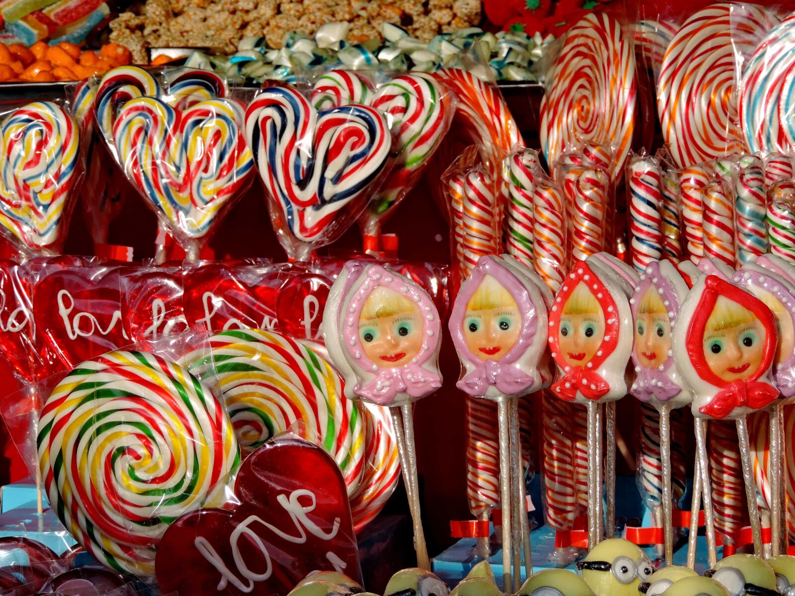 Nikon Coolpix P520 sample photo. Candy, colorful, heart, shop photography