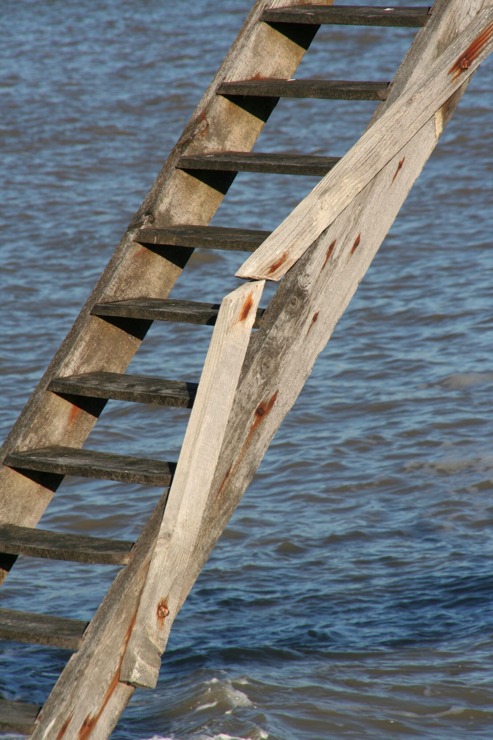 Canon EOS 350D (EOS Digital Rebel XT / EOS Kiss Digital N) sample photo. Ocean, staircase, wood photography