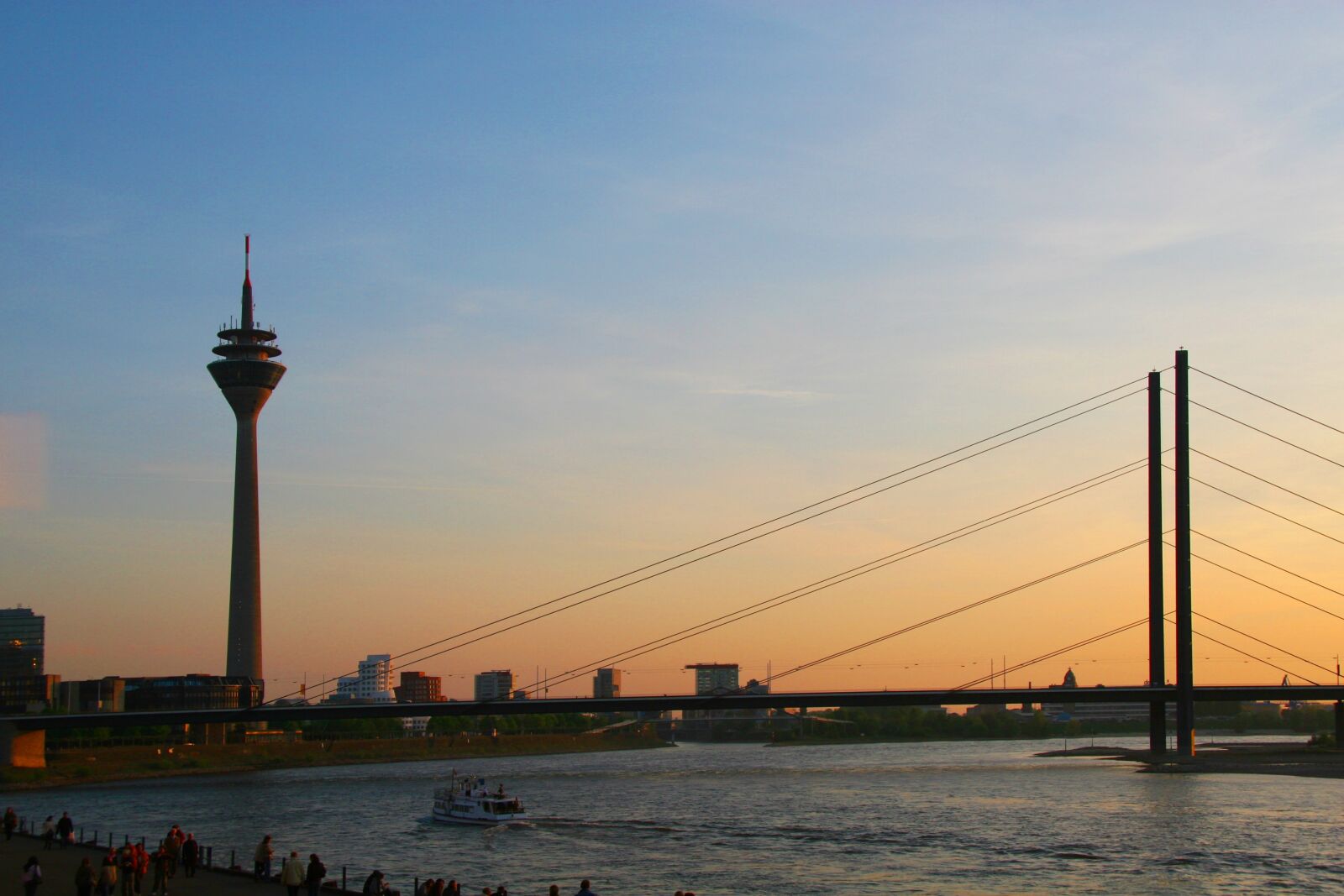 Canon EOS 20D sample photo. Rhine, düsseldorf, sunset photography