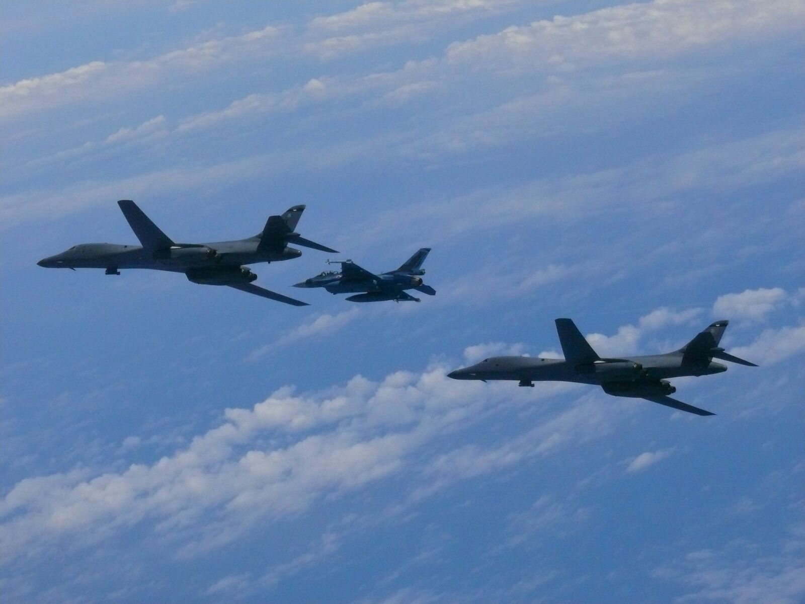 Panasonic DMC-FZ50 sample photo. B-1b, lancer, bomber photography