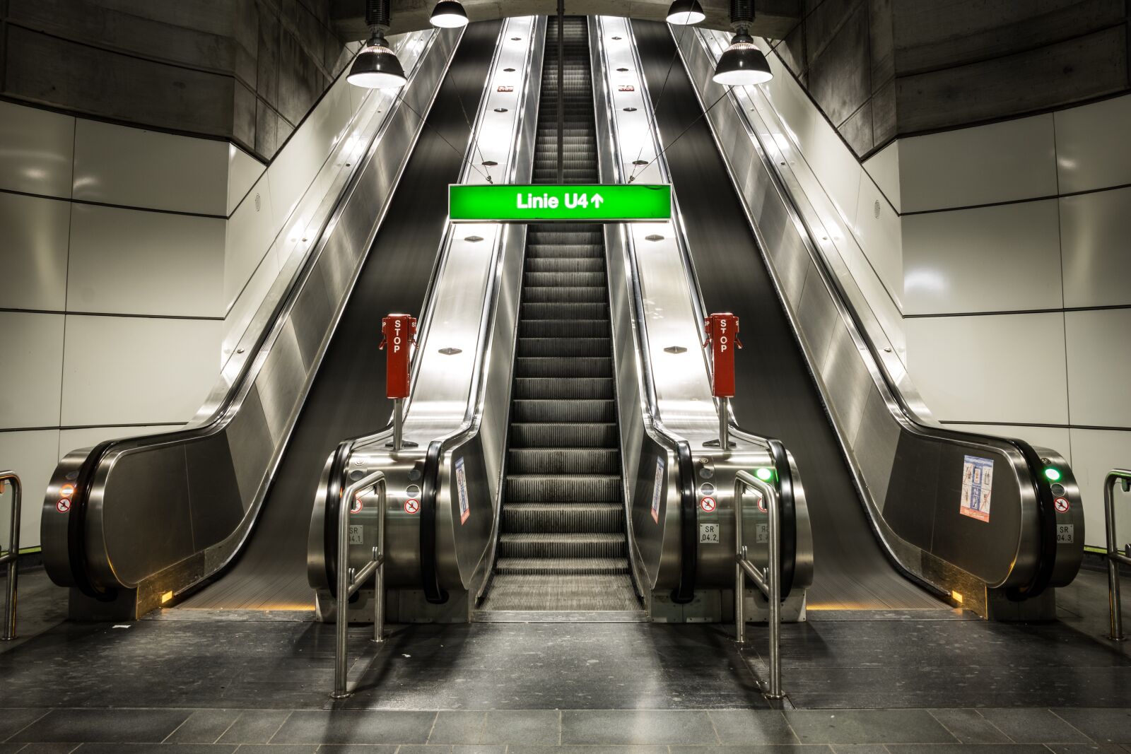 Canon EOS 760D (EOS Rebel T6s / EOS 8000D) sample photo. Subway, grey, minimal photography