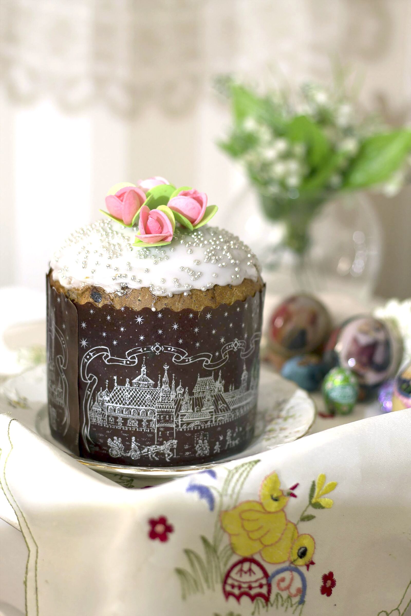 Canon EOS 1100D (EOS Rebel T3 / EOS Kiss X50) + Canon EF 50mm F1.8 II sample photo. Easter, easter cake, holiday photography