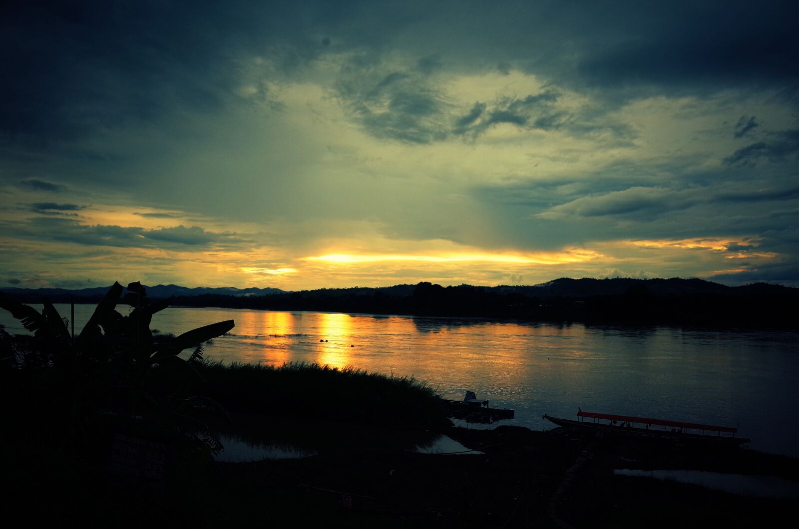 Ricoh GR + GR Lens sample photo. River, sunset, the evening photography