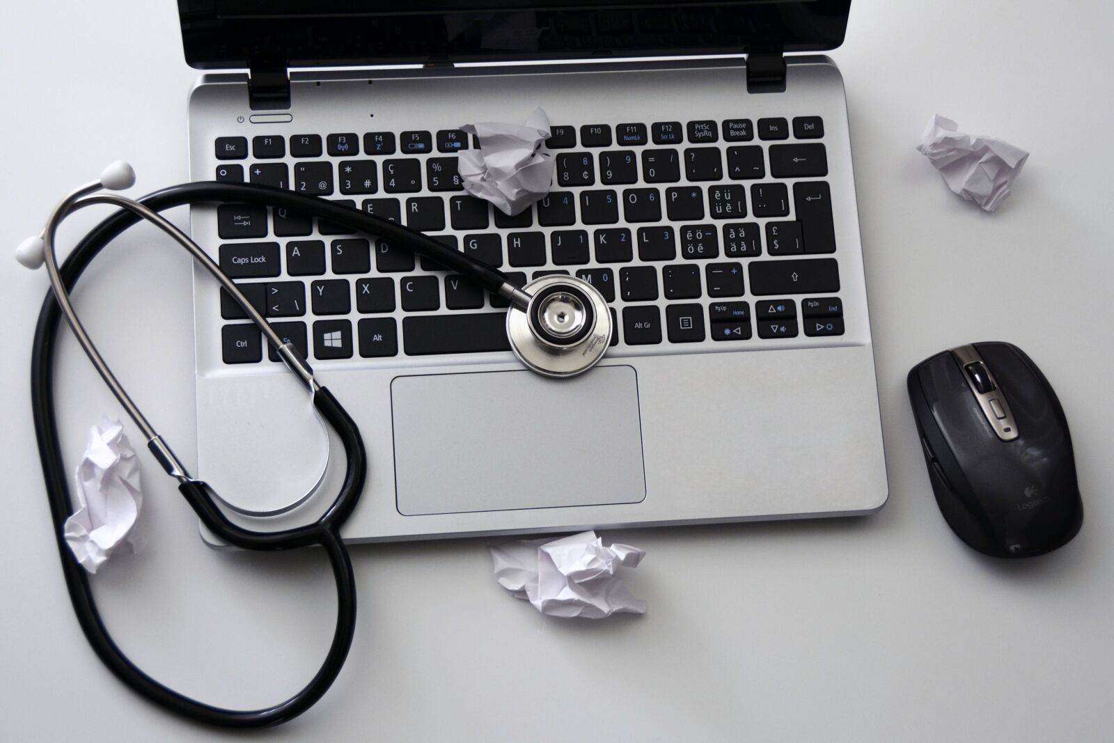 Nikon D7100 sample photo. Laptop, mouse, stethoscope photography