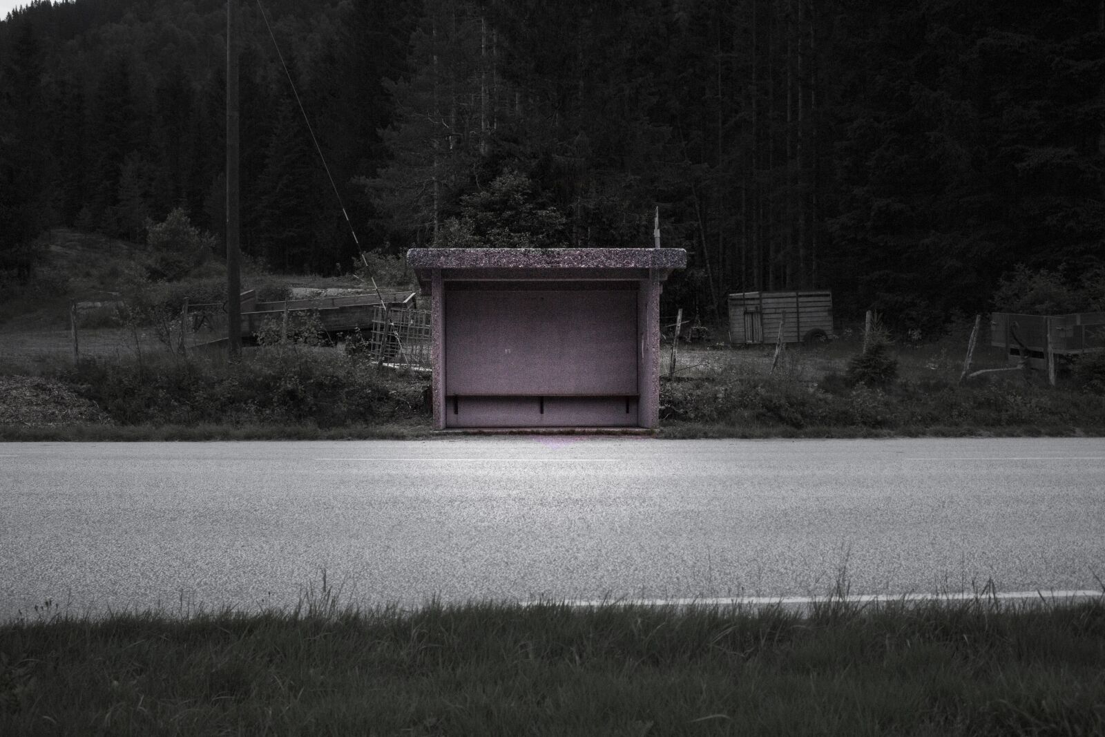 Canon EOS 100D (EOS Rebel SL1 / EOS Kiss X7) sample photo. Bus, structure, dark photography