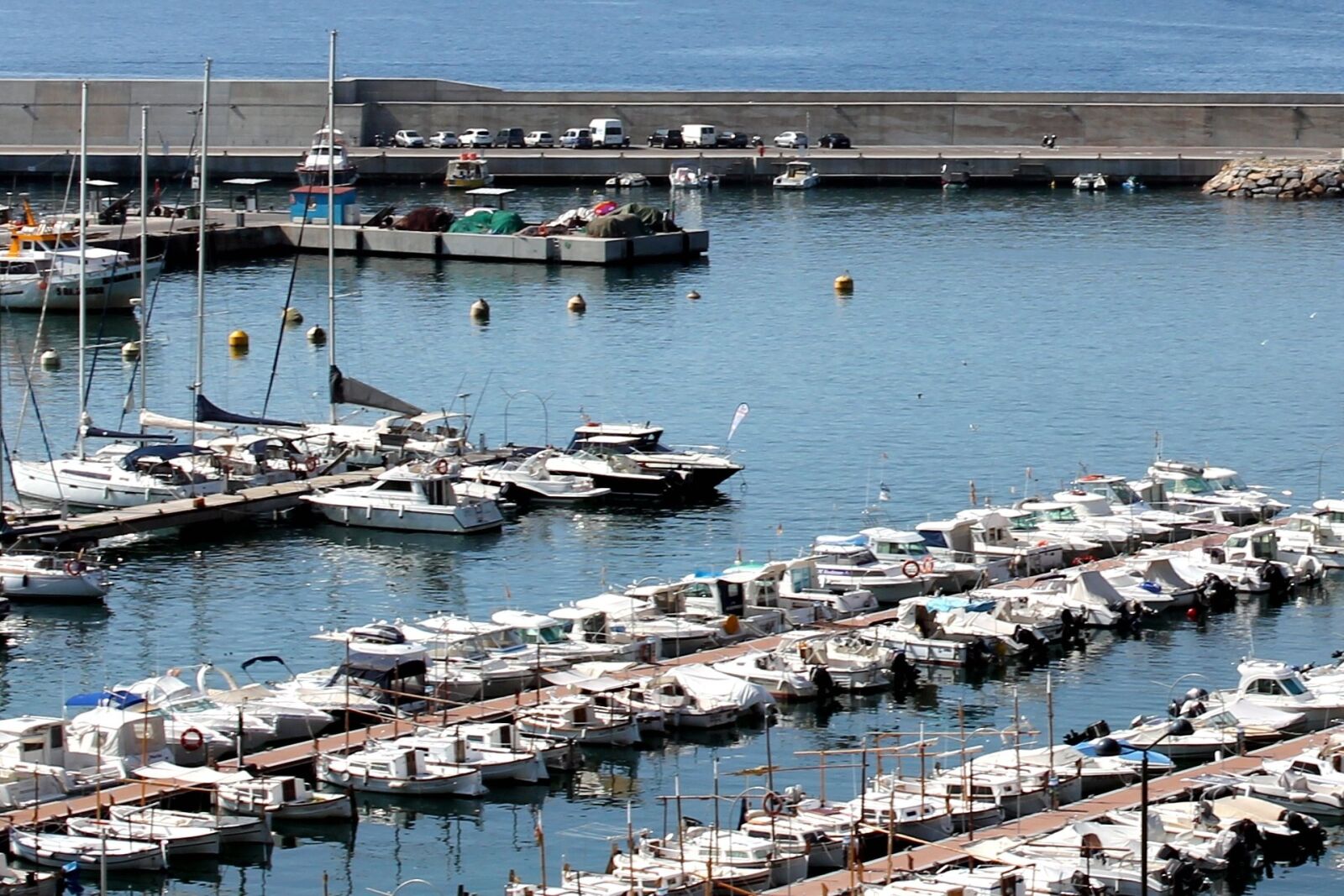 Canon EOS 1100D (EOS Rebel T3 / EOS Kiss X50) sample photo. Marina, yachts, the waterfront photography