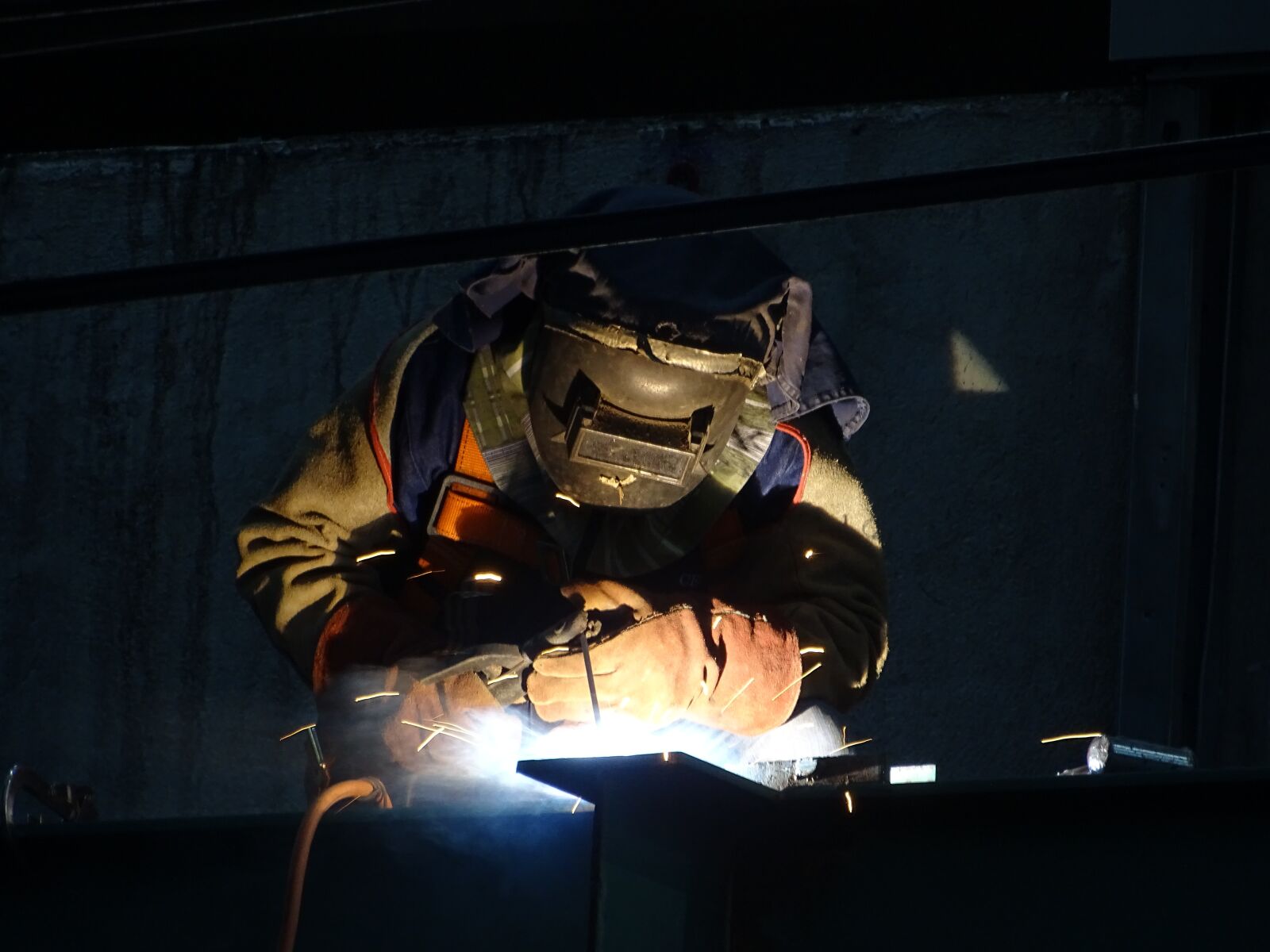 Sony Cyber-shot DSC-HX400V sample photo. Welder, worker, construction photography