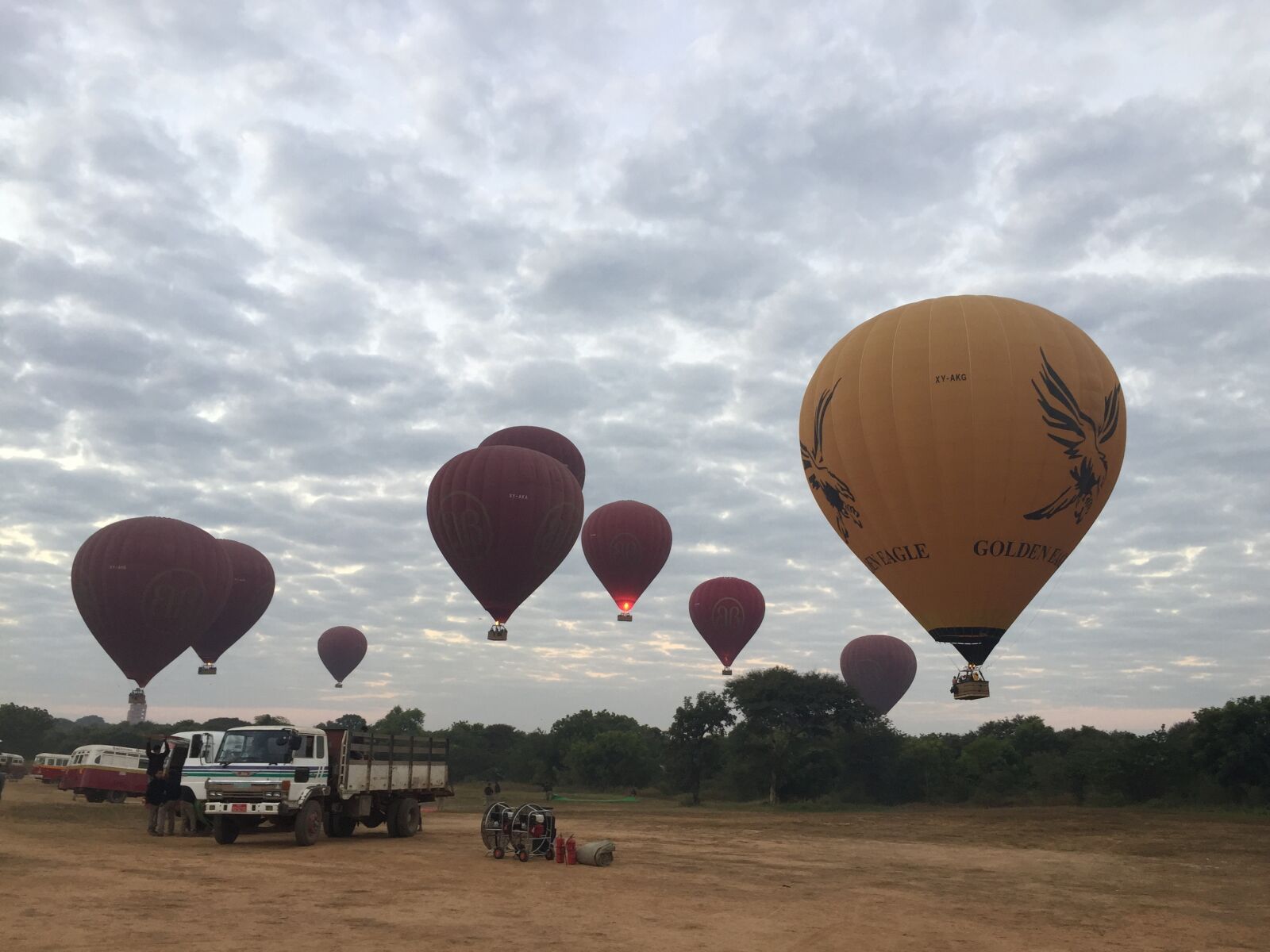 Apple iPhone 6 sample photo. Bagan, balloon, temple photography