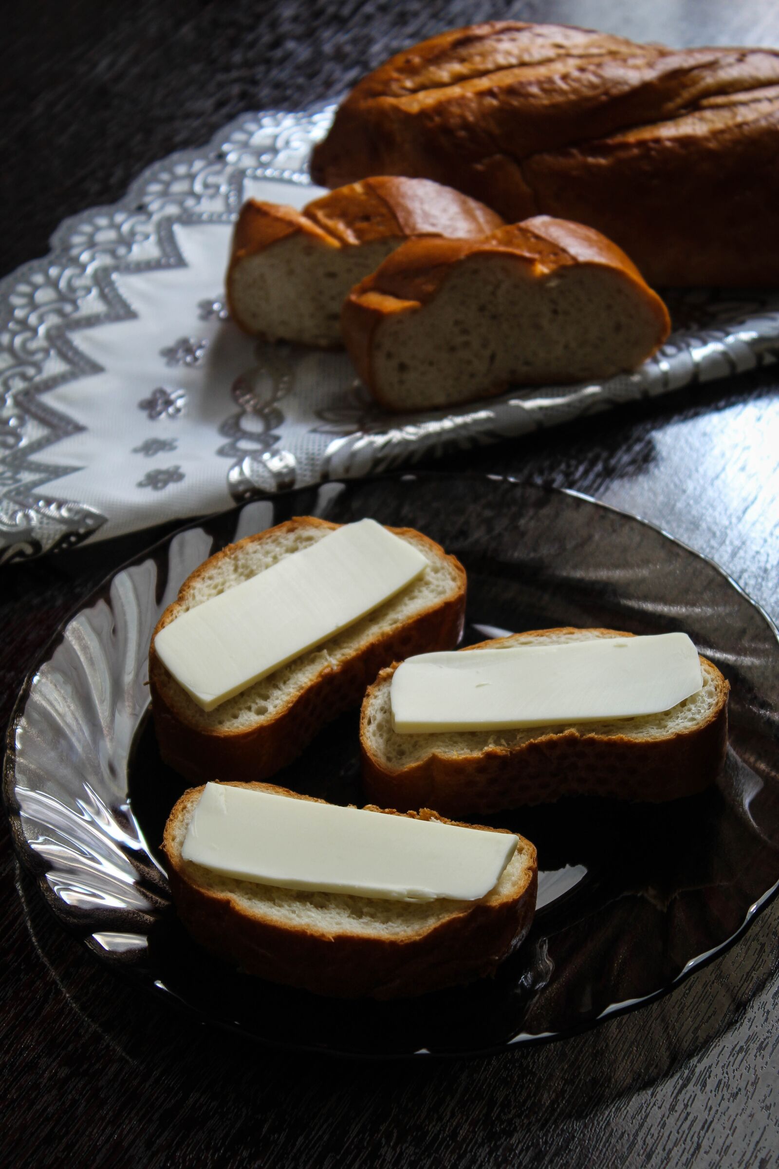 Canon EOS 4000D (EOS Rebel T100 / EOS 3000D) sample photo. Food, loaf, sliced photography
