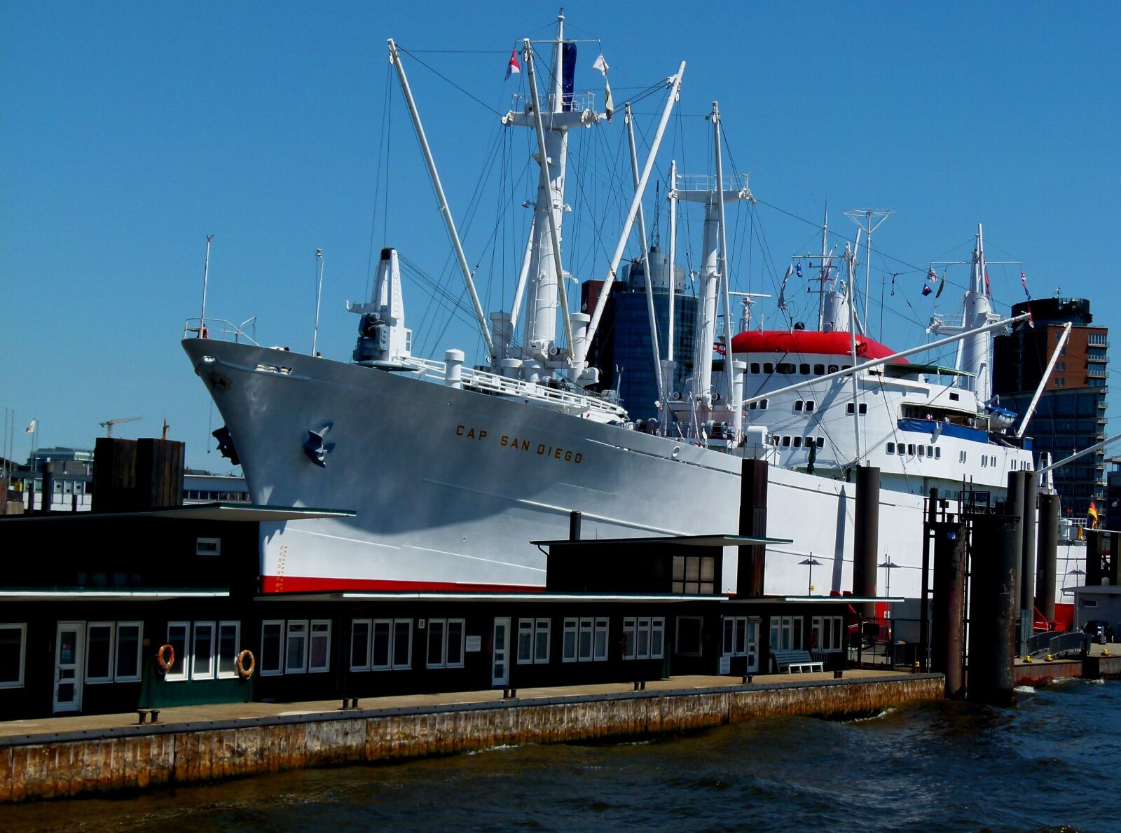 Panasonic Lumix DMC-FZ100 sample photo. Hamburg, maritime, cap san photography