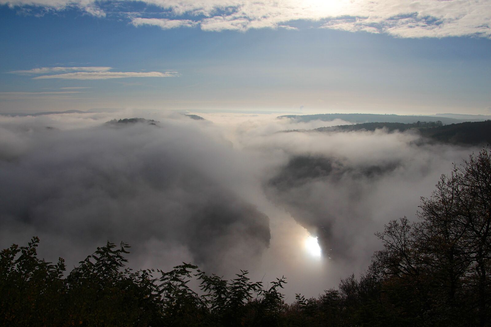 Canon EOS 700D (EOS Rebel T5i / EOS Kiss X7i) sample photo. Herbstnebel, river valley, viewpoint photography