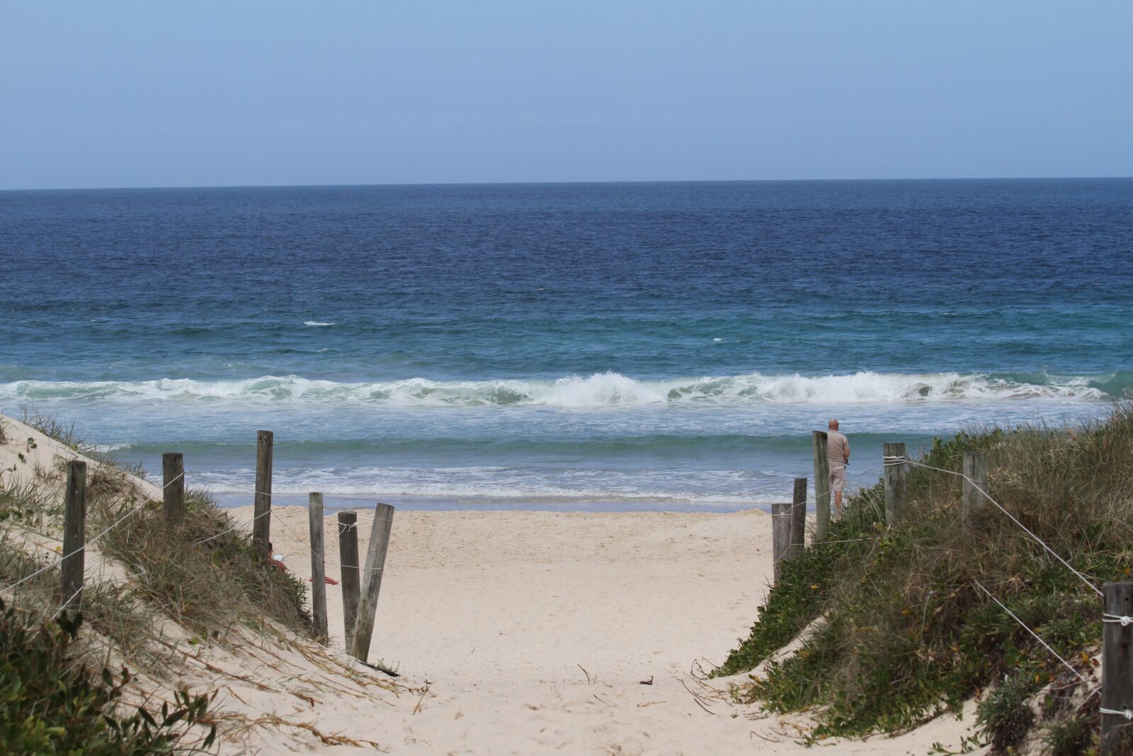 Canon EF 70-200mm F4L IS USM sample photo. Ocean, sand, walk photography