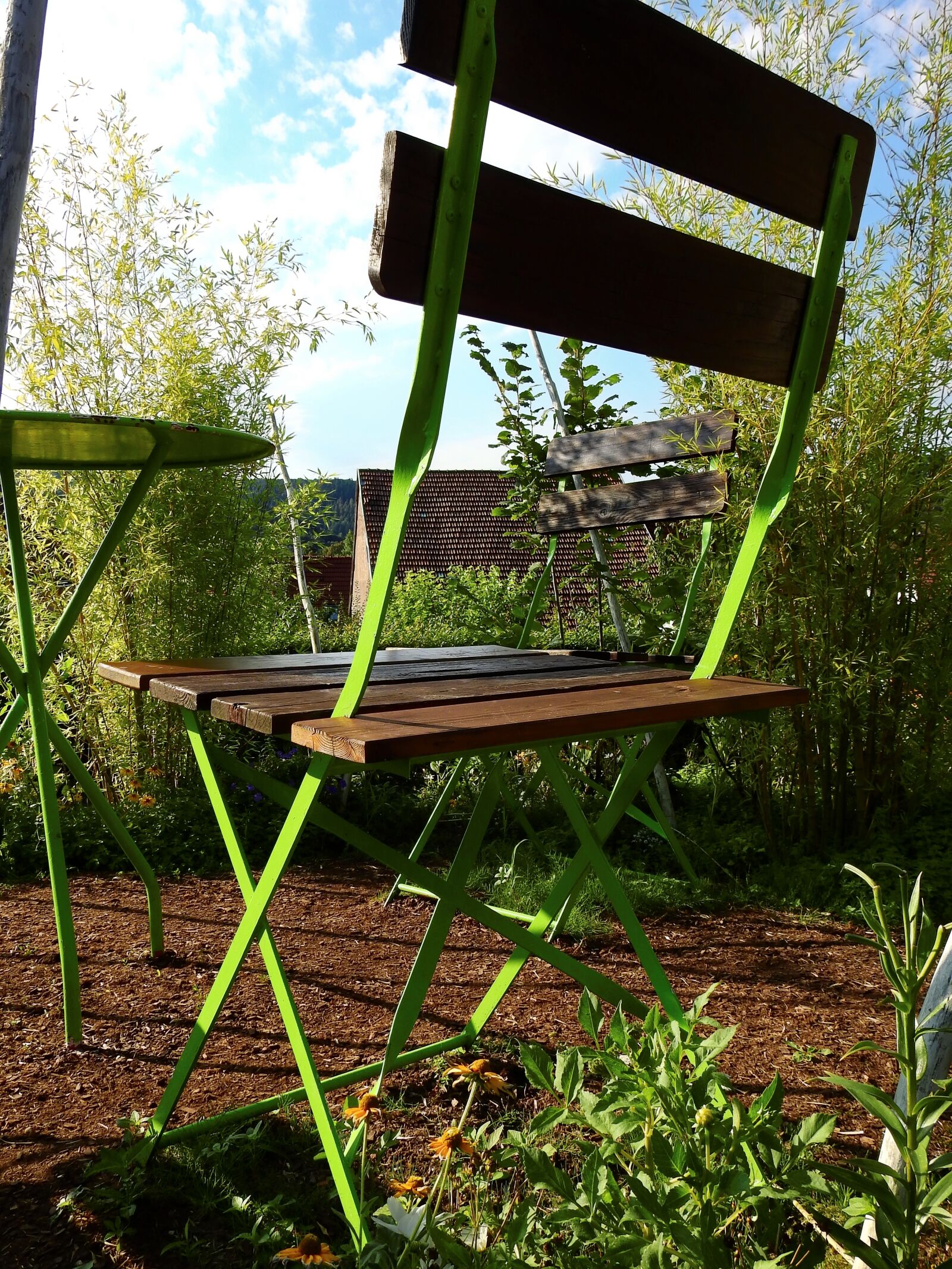 Nikon Coolpix P900 sample photo. Table, chair, garden photography