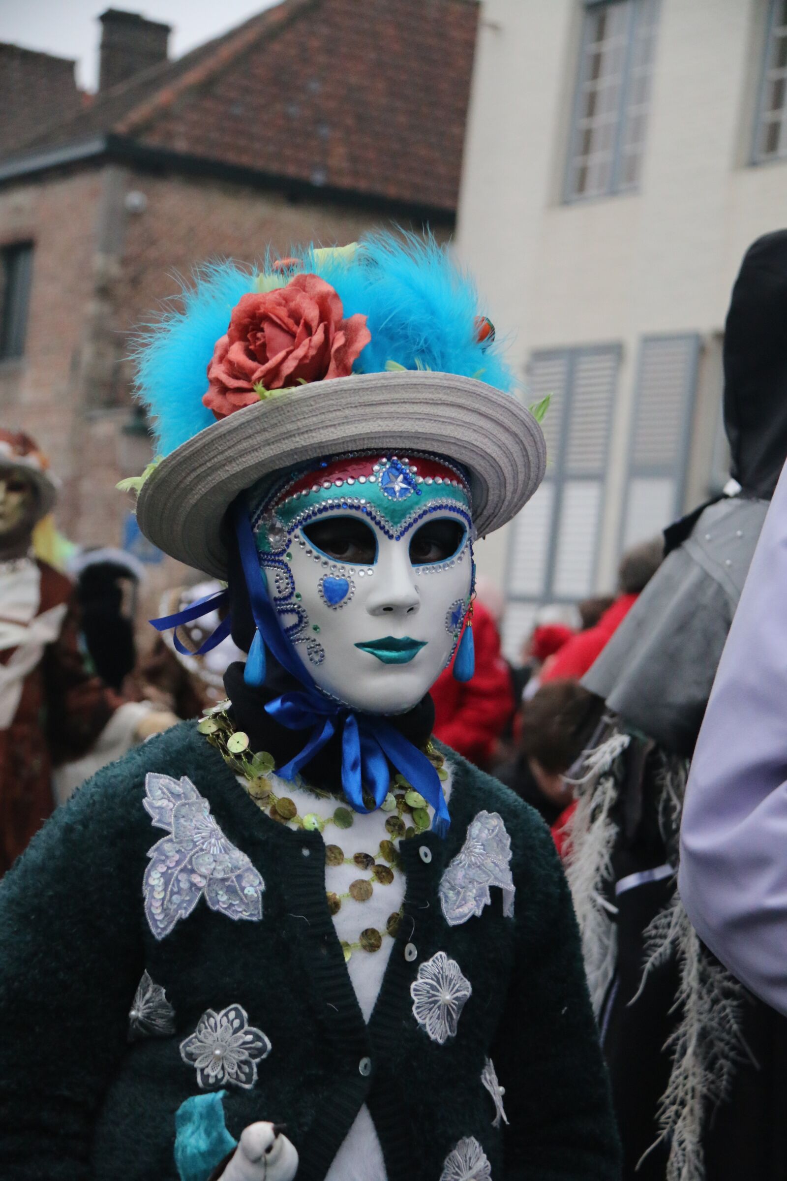 Canon EF-S 18-200mm F3.5-5.6 IS sample photo. Carnival, bruges, costume photography