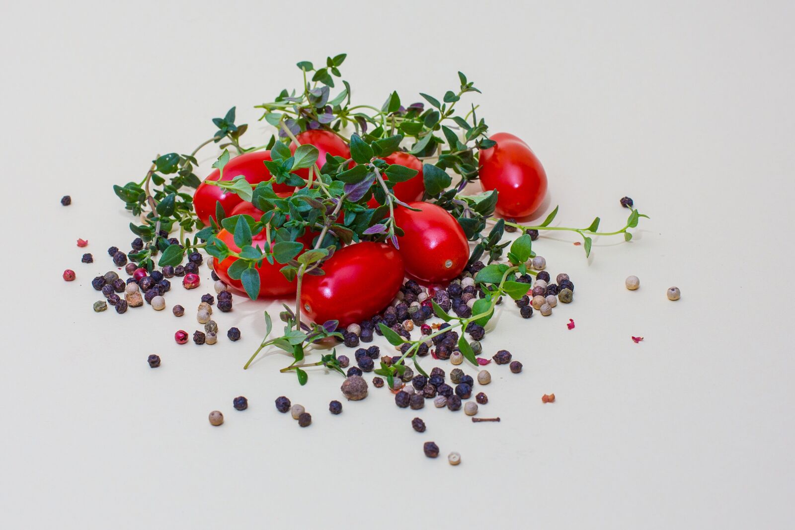 Canon EF 50mm F1.4 USM sample photo. Thyme, tomatoes, pepper photography
