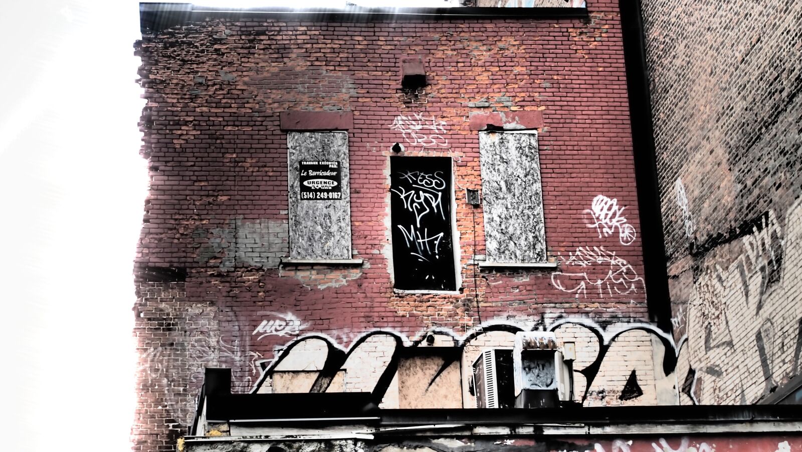 Olympus PEN E-PL3 sample photo. Montreal, graffiti, decay photography