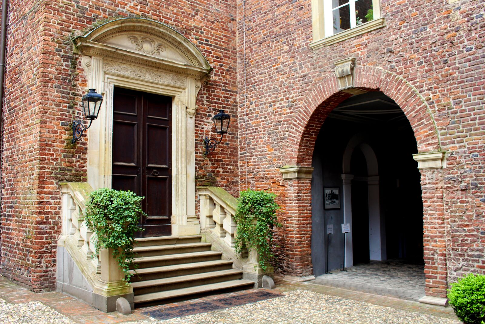 Canon EOS 700D (EOS Rebel T5i / EOS Kiss X7i) sample photo. Castle, courtyard, concluded anholt photography