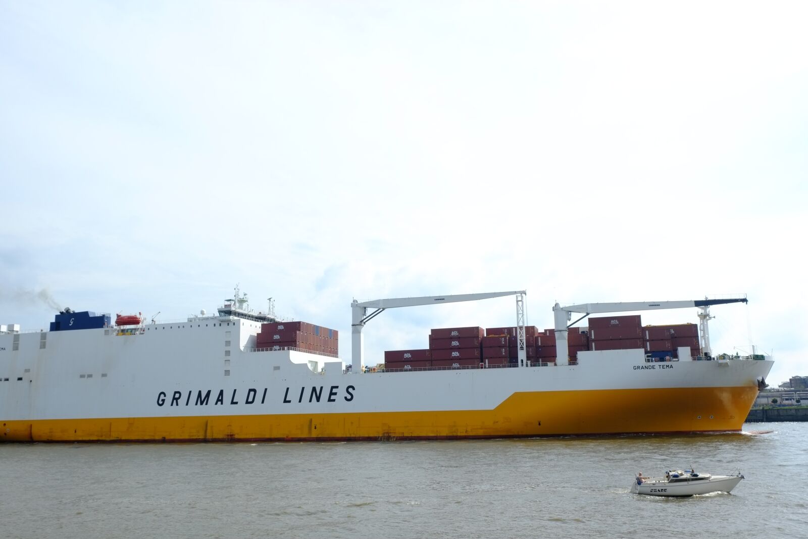 Fujifilm X-E1 sample photo. Ships, perspective, water photography