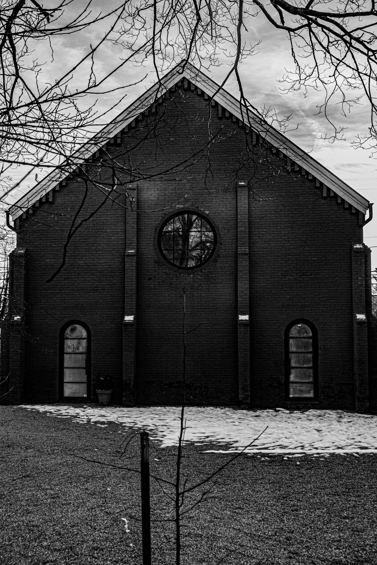 Fujifilm X-T3 sample photo. Creepy, church, black and photography