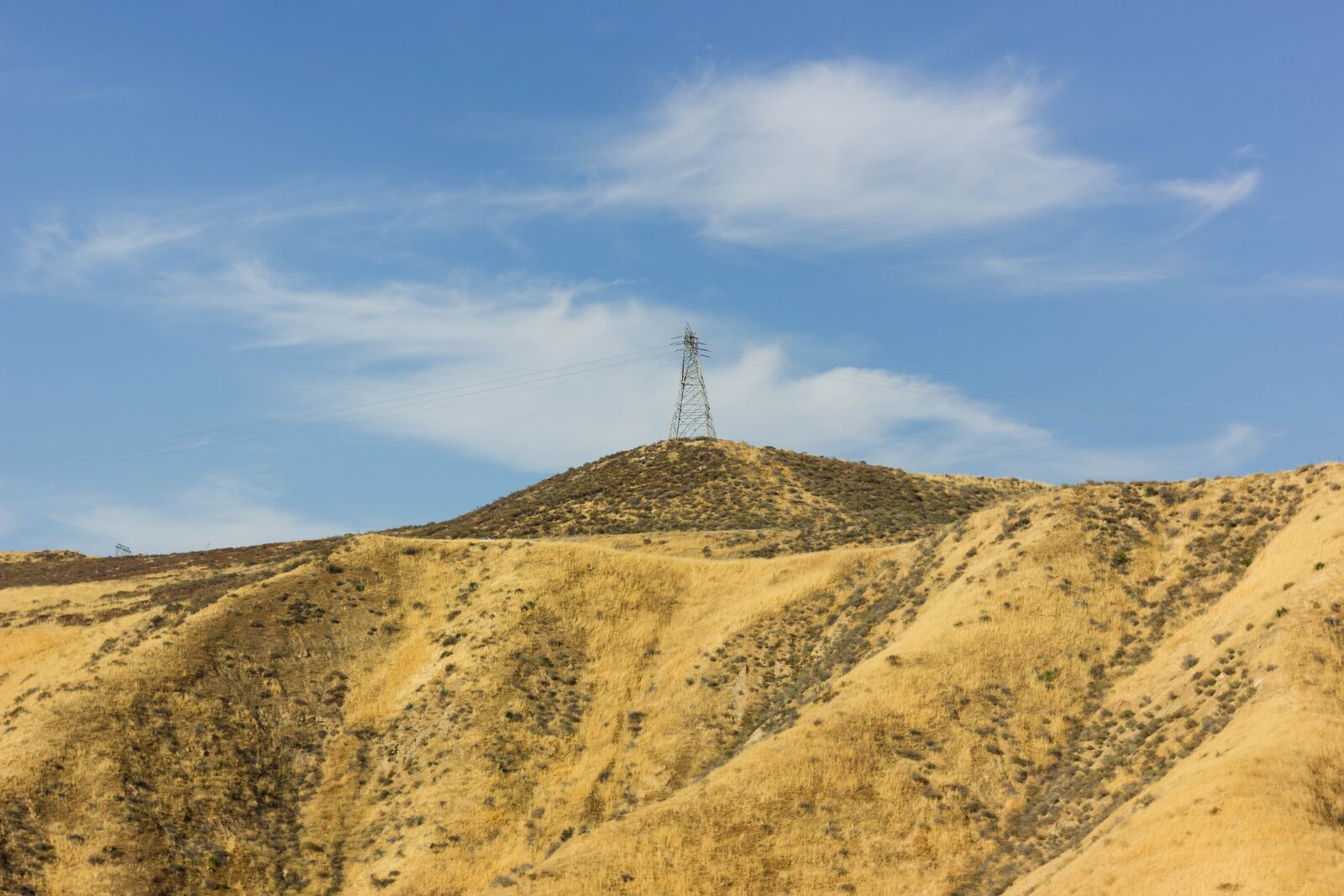 Canon EOS 550D (EOS Rebel T2i / EOS Kiss X4) sample photo. Mountain, mountains, power grid photography