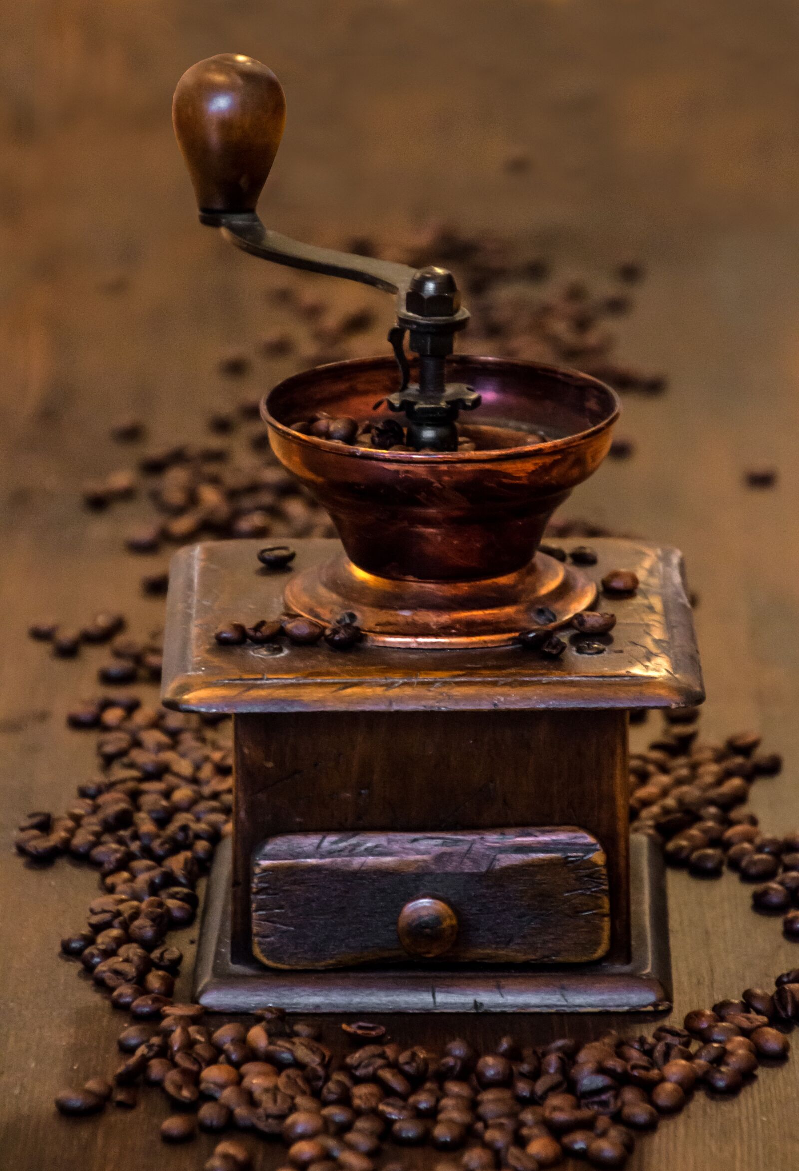 Canon EOS 70D + Tamron 16-300mm F3.5-6.3 Di II VC PZD Macro sample photo. Coffee, grinder, old coffee photography