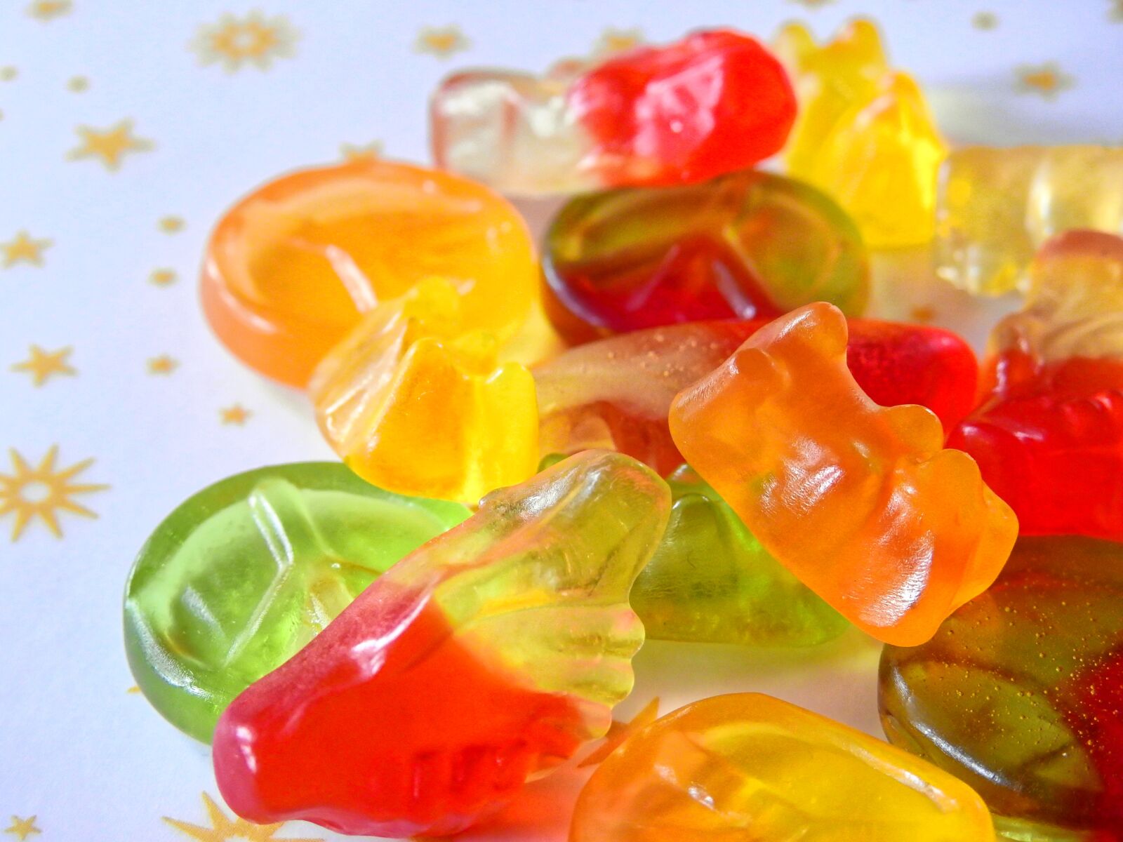 Nikon Coolpix P900 sample photo. Gummibärchen, candy, nibble photography