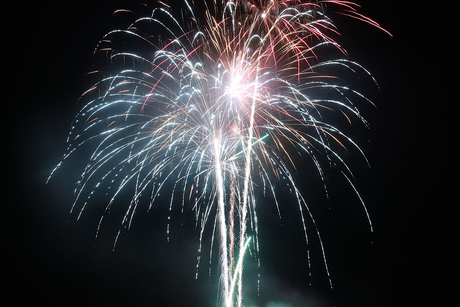 Canon EOS 650D (EOS Rebel T4i / EOS Kiss X6i) sample photo. Fireworks, pyrotechnics, fireworks art photography