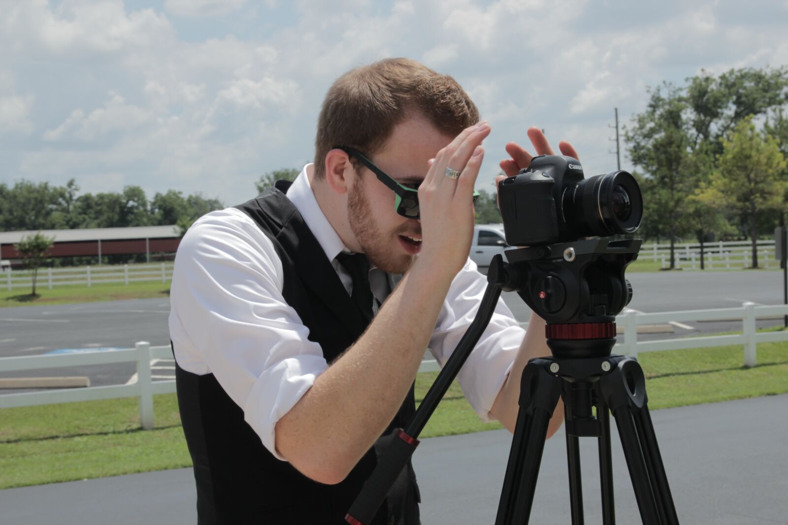 Canon EOS 600D (Rebel EOS T3i / EOS Kiss X5) sample photo. Binoculars, outdoors, man photography