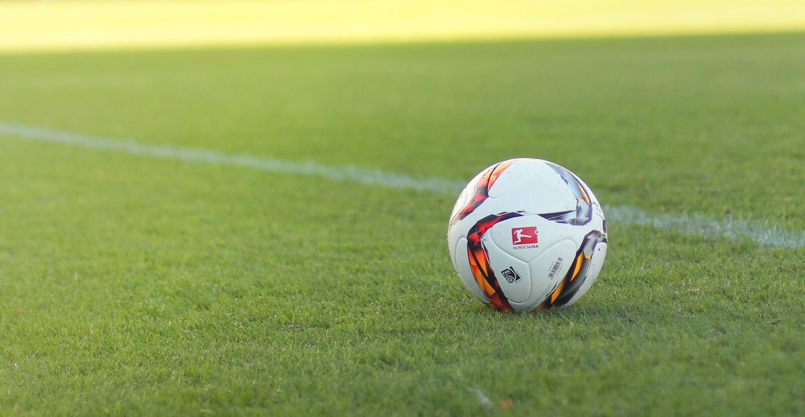 Canon EOS 550D (EOS Rebel T2i / EOS Kiss X4) sample photo. Football, bundesliga, ball photography