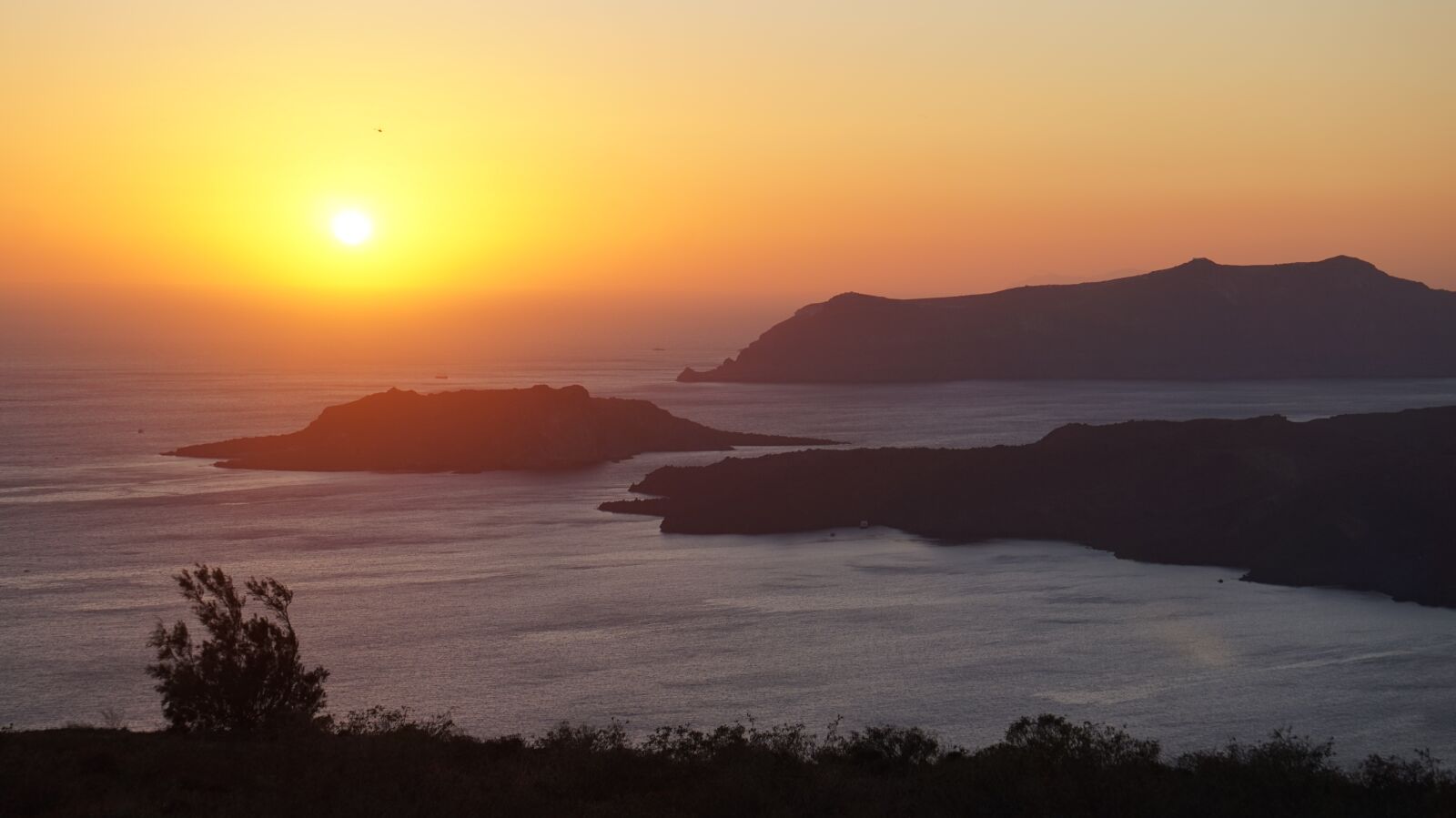 Sony E 55-210mm F4.5-6.3 OSS sample photo. Sunset, island, greece photography