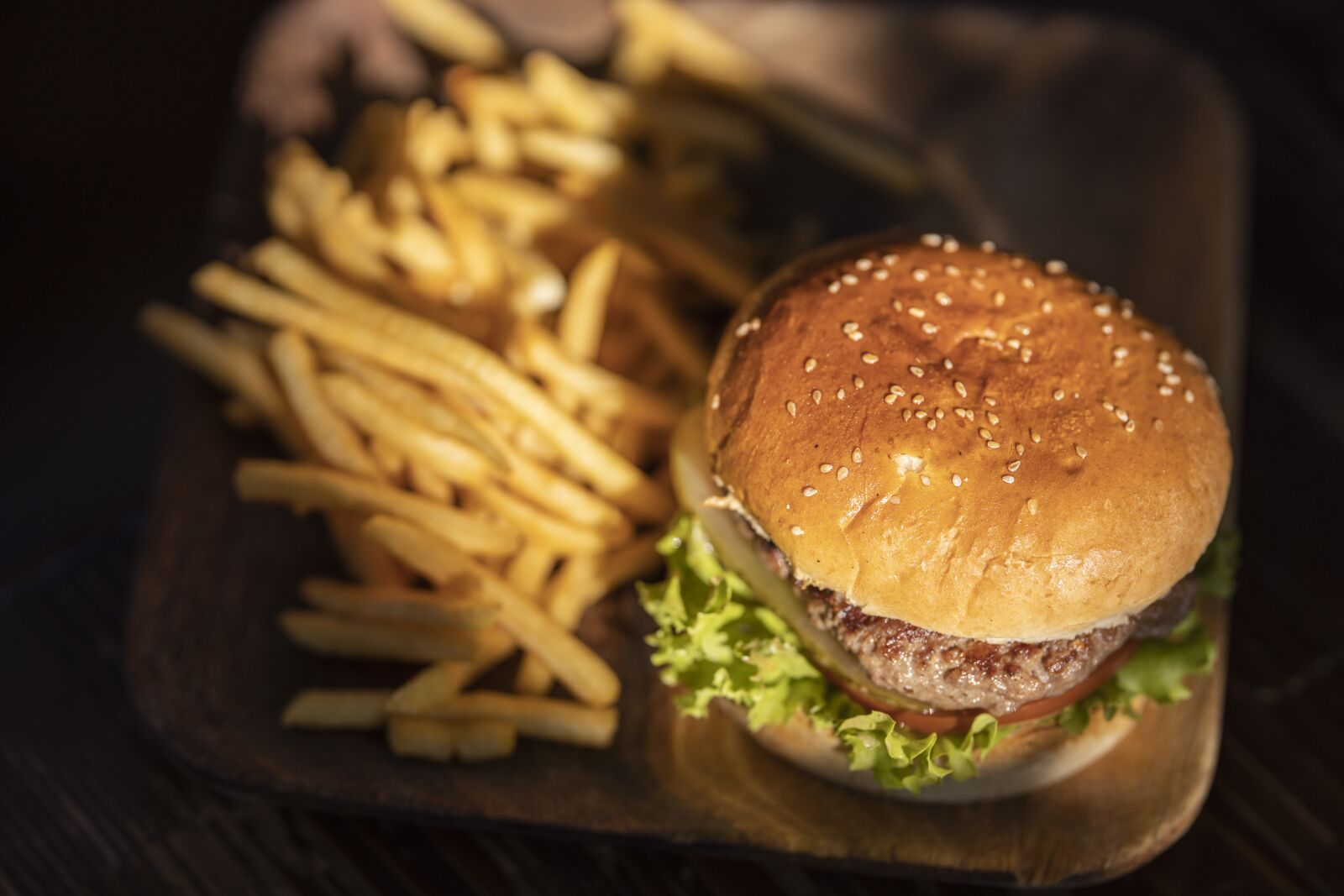 Canon EOS R + Canon RF 85mm F1.2L USM sample photo. Burger, meat, meatballs photography